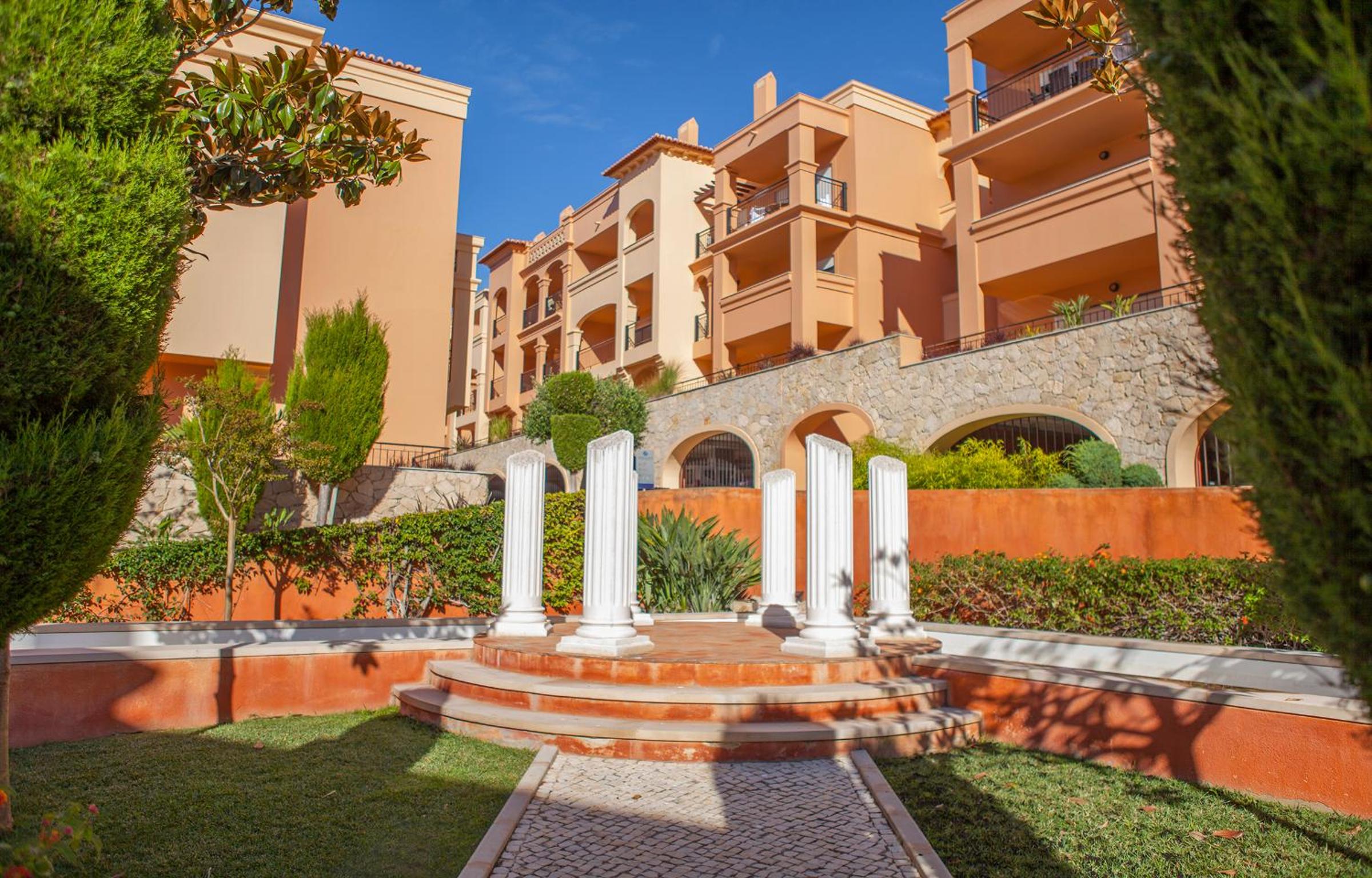 B27 - LuzBay 2 Bed Apartment view 5