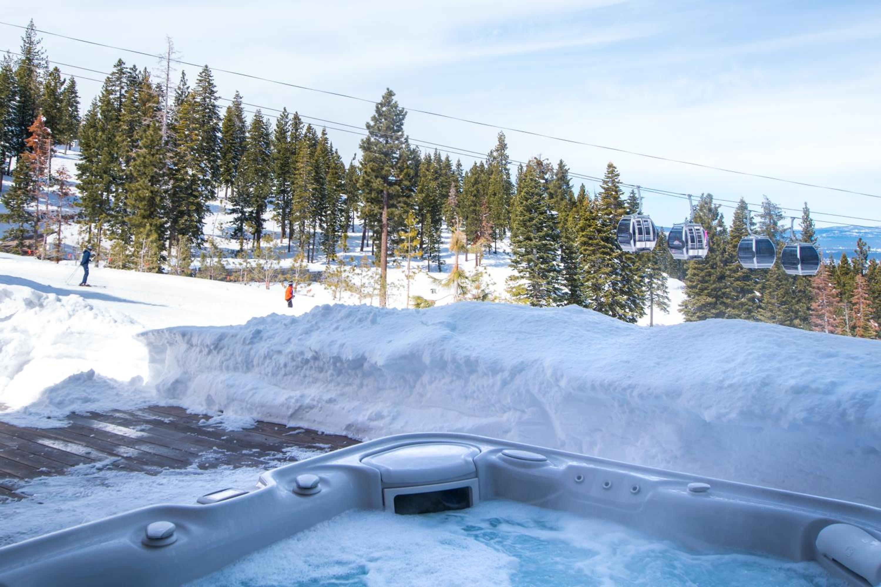 Luxury 4BD True Ski-In/Ski-Out Mid-Mountain Residence - Stellar Northstar view 3