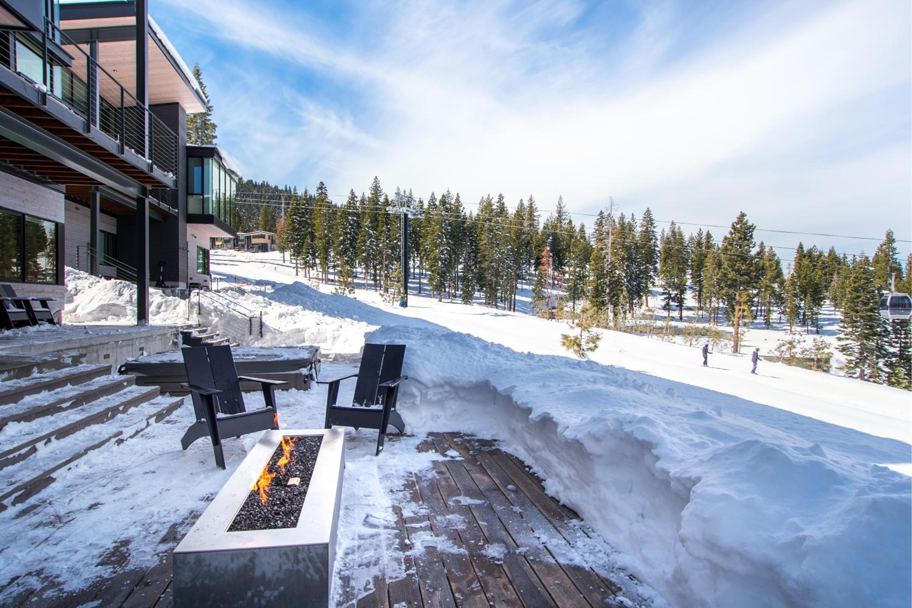 Luxury 4BD True Ski-In/Ski-Out Mid-Mountain Residence - Stellar Northstar view 5