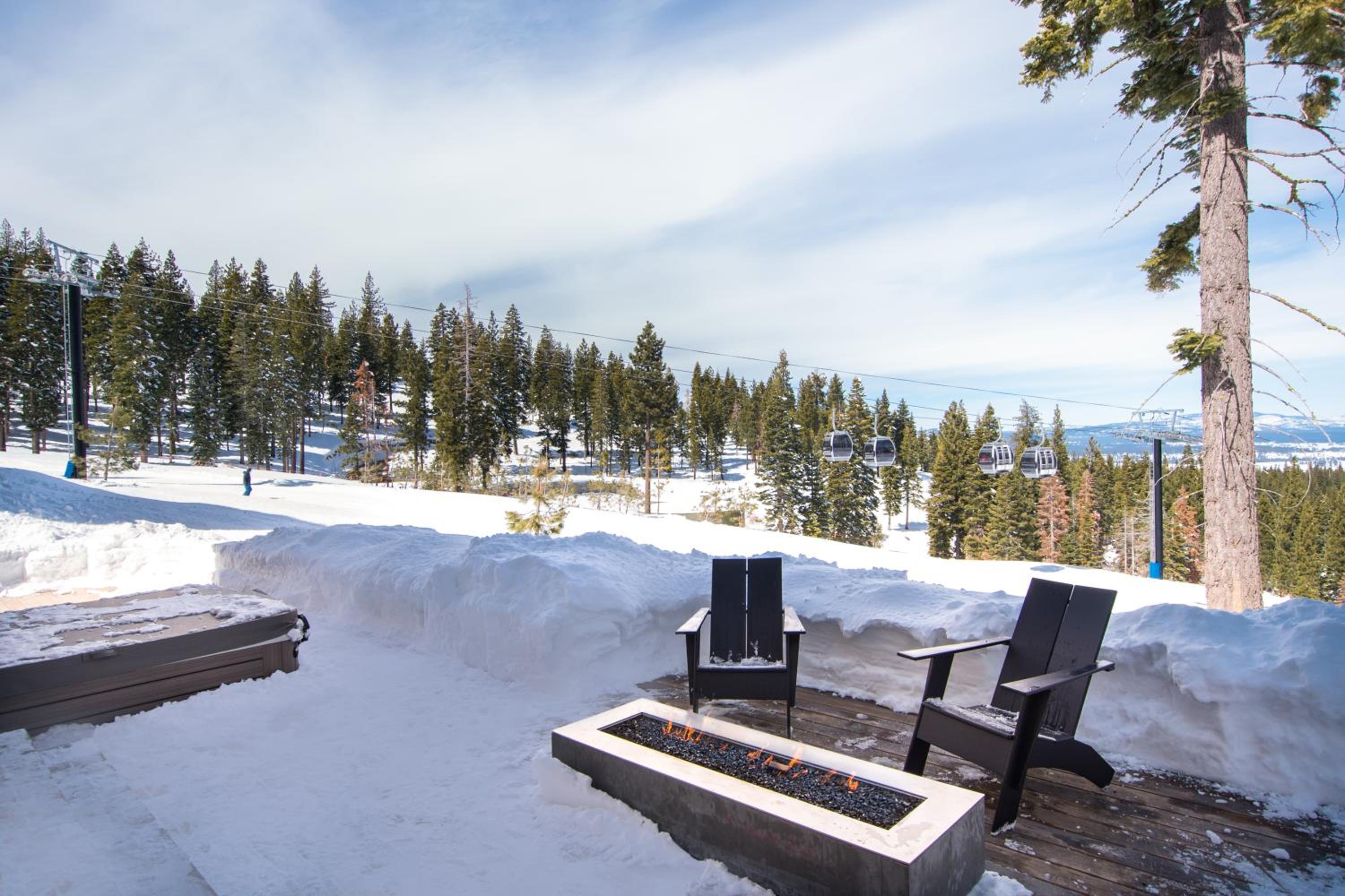 Luxury 4BD True Ski-In/Ski-Out Mid-Mountain Residence - Stellar Northstar view 4