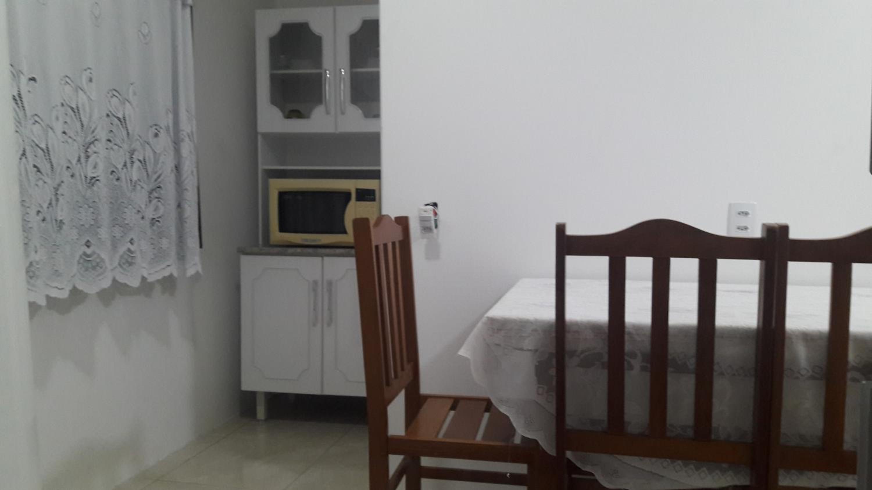 CASA 01 DORM TERRENO COMPARTIDO