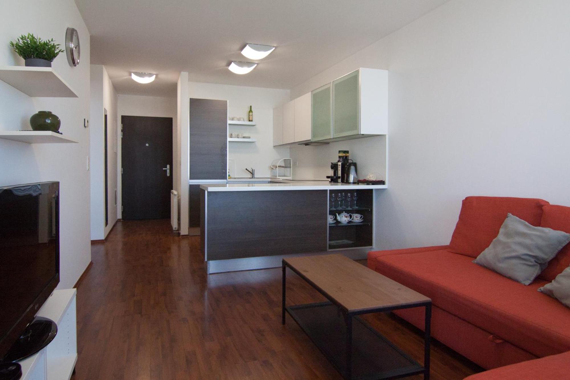 Juls Apartment next to football and hockey stadium view 5