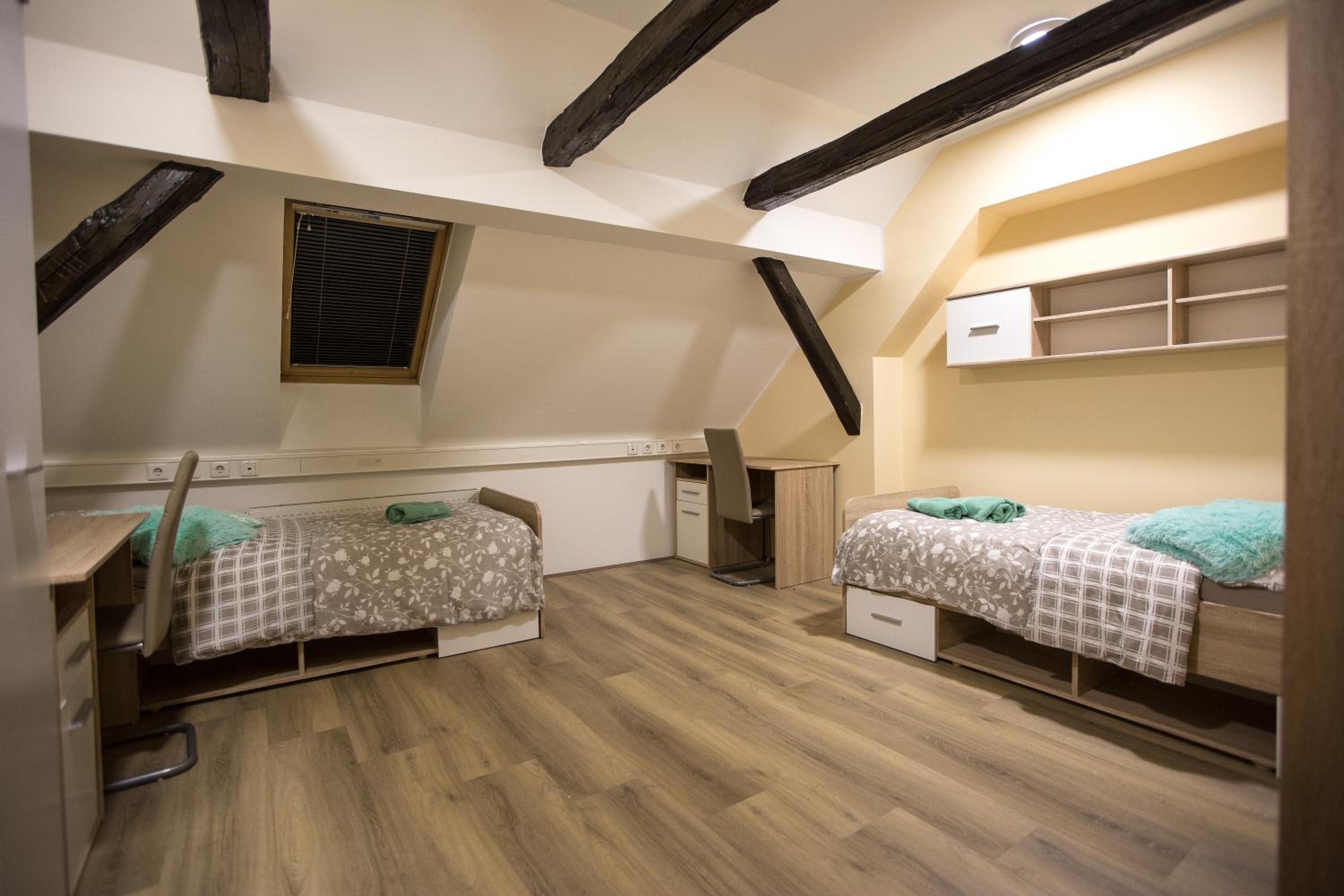 MINIDORM ROOMS IN HEART OF CITY CENTER view 2