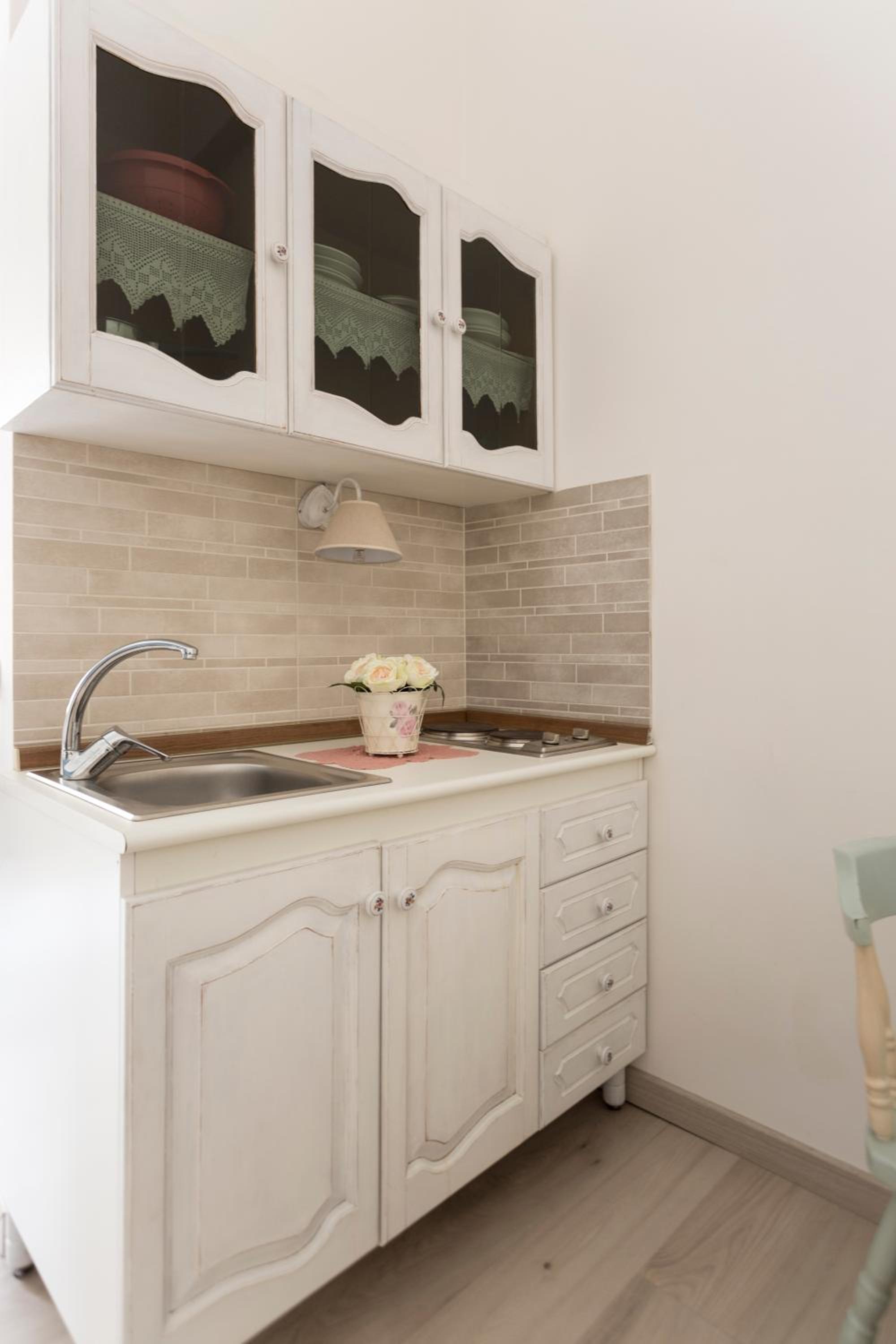 La Maison Romantique en Naples — kitchen