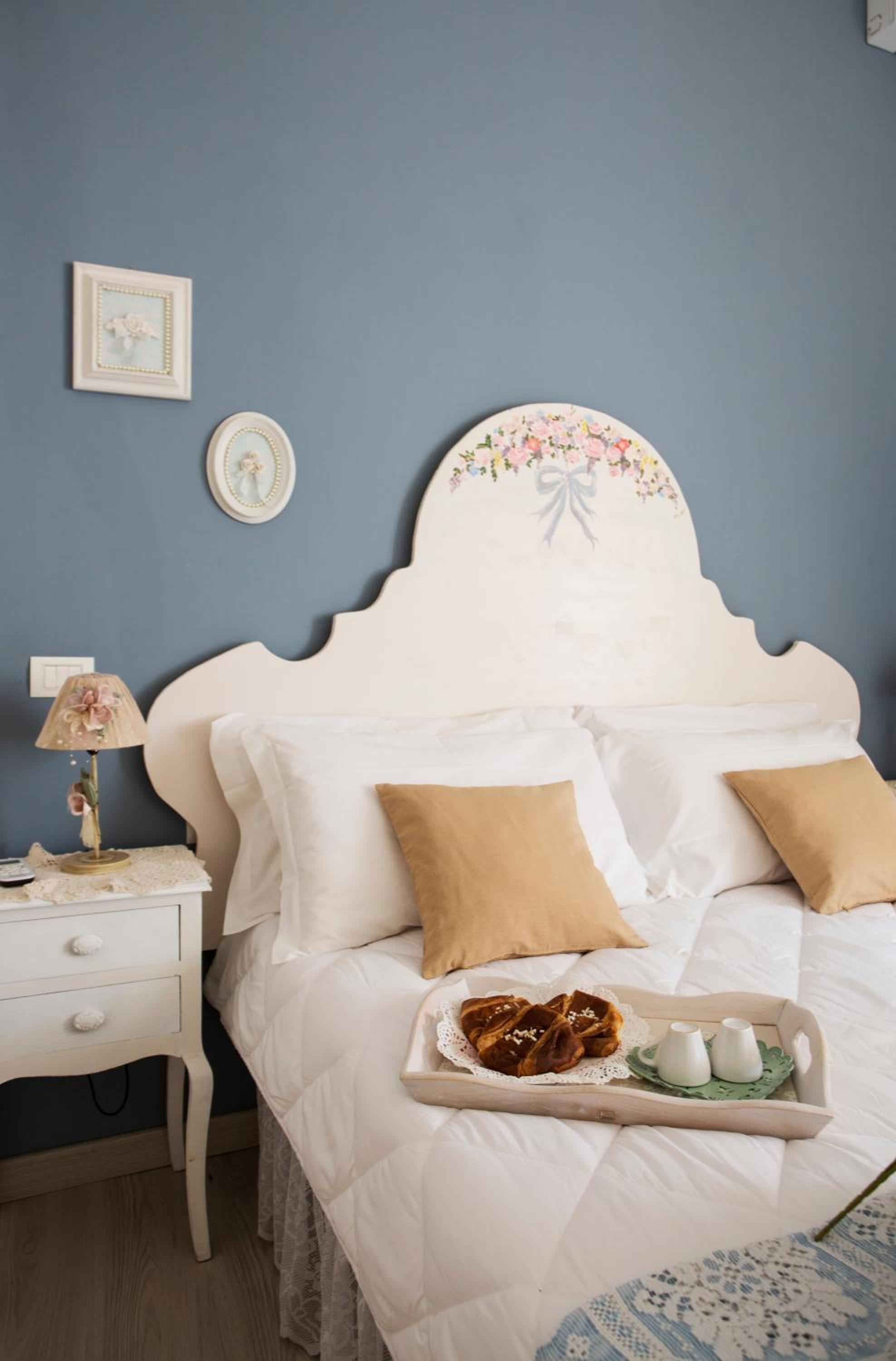 La Maison Romantique en Naples — hotel room