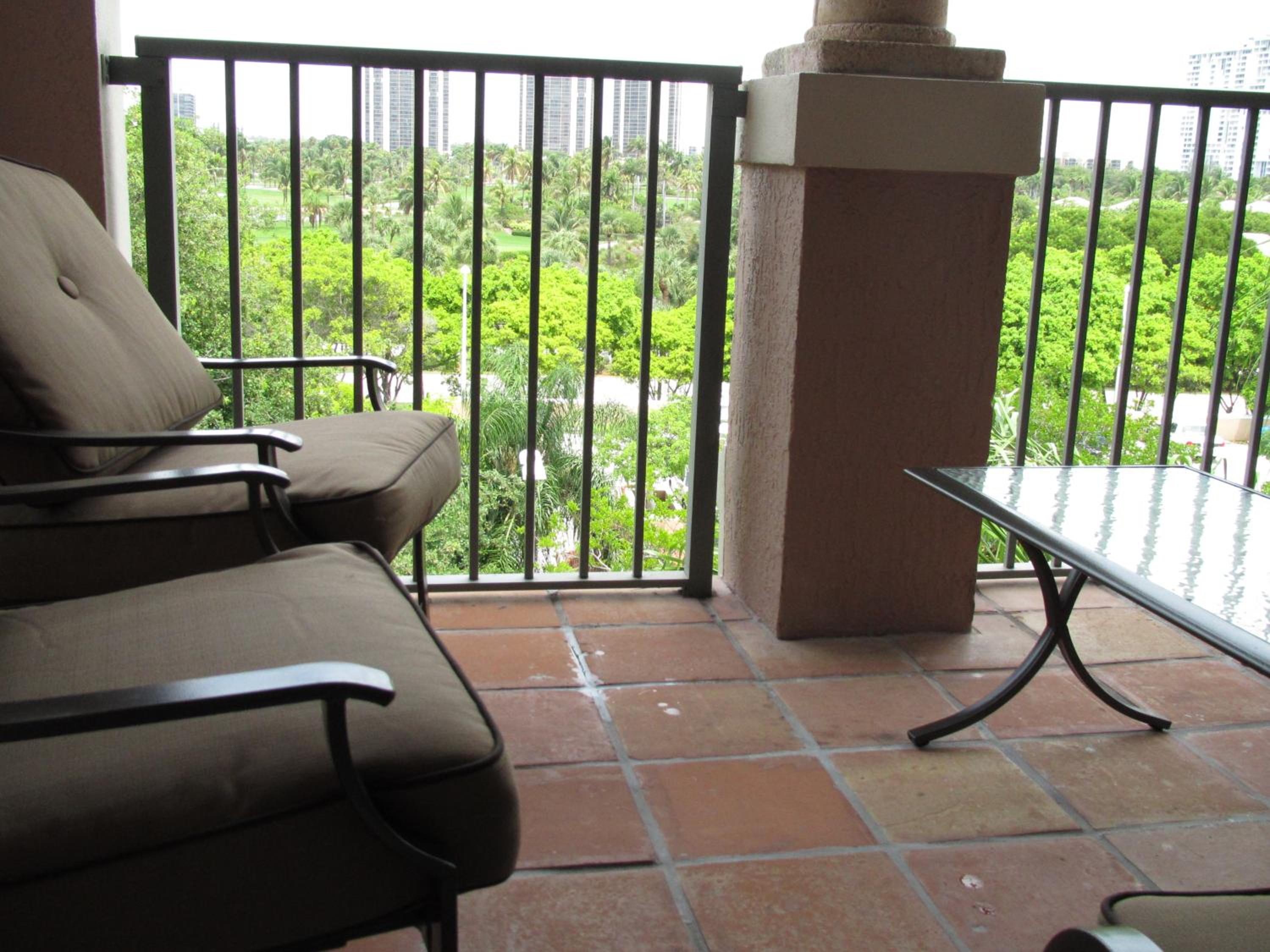 Hotel Resort Style In Aventura Florida - Image 1