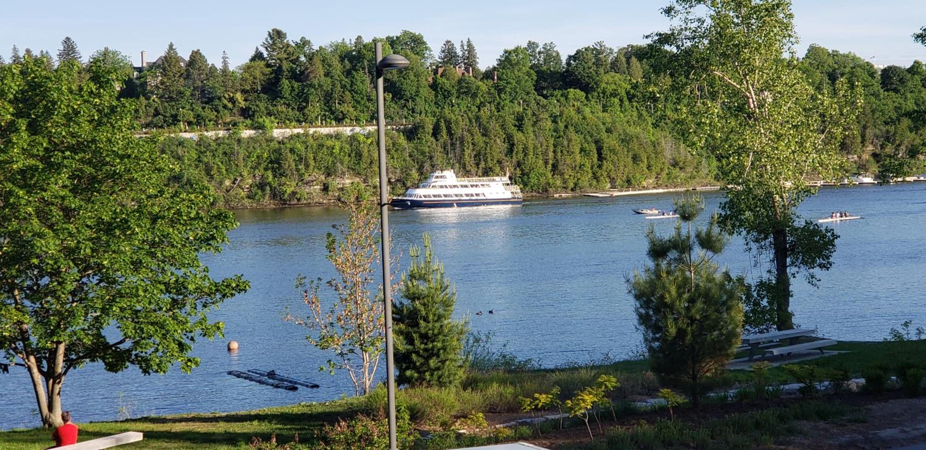 Kokomo INN Bed and Breakfast Ottawa-Gatineau's Only Tropical Riverfront B&B on the National Capital Cycling Pathway Route Verte #1 - for Adults Only - Cham