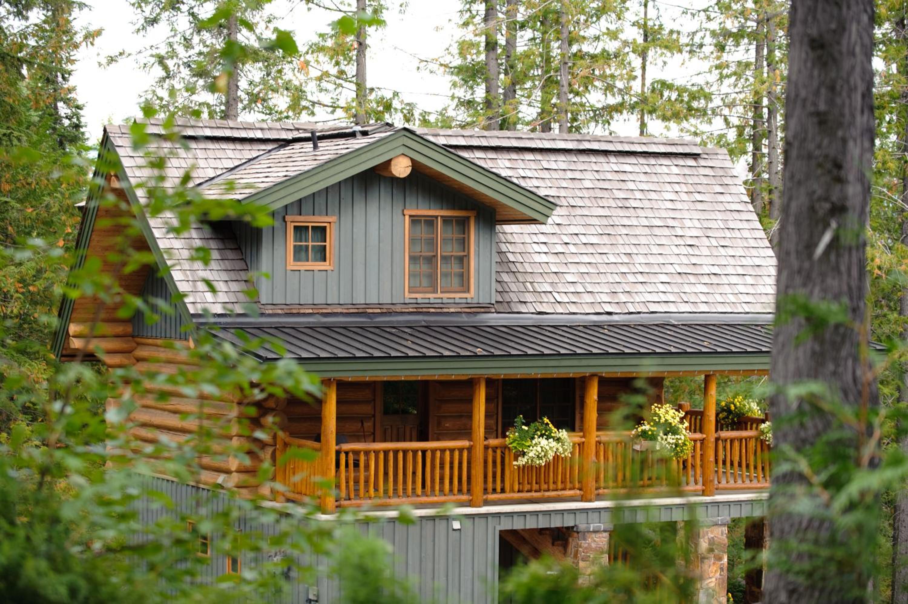 Snow Creek Cabins by Fernie Lodging Co