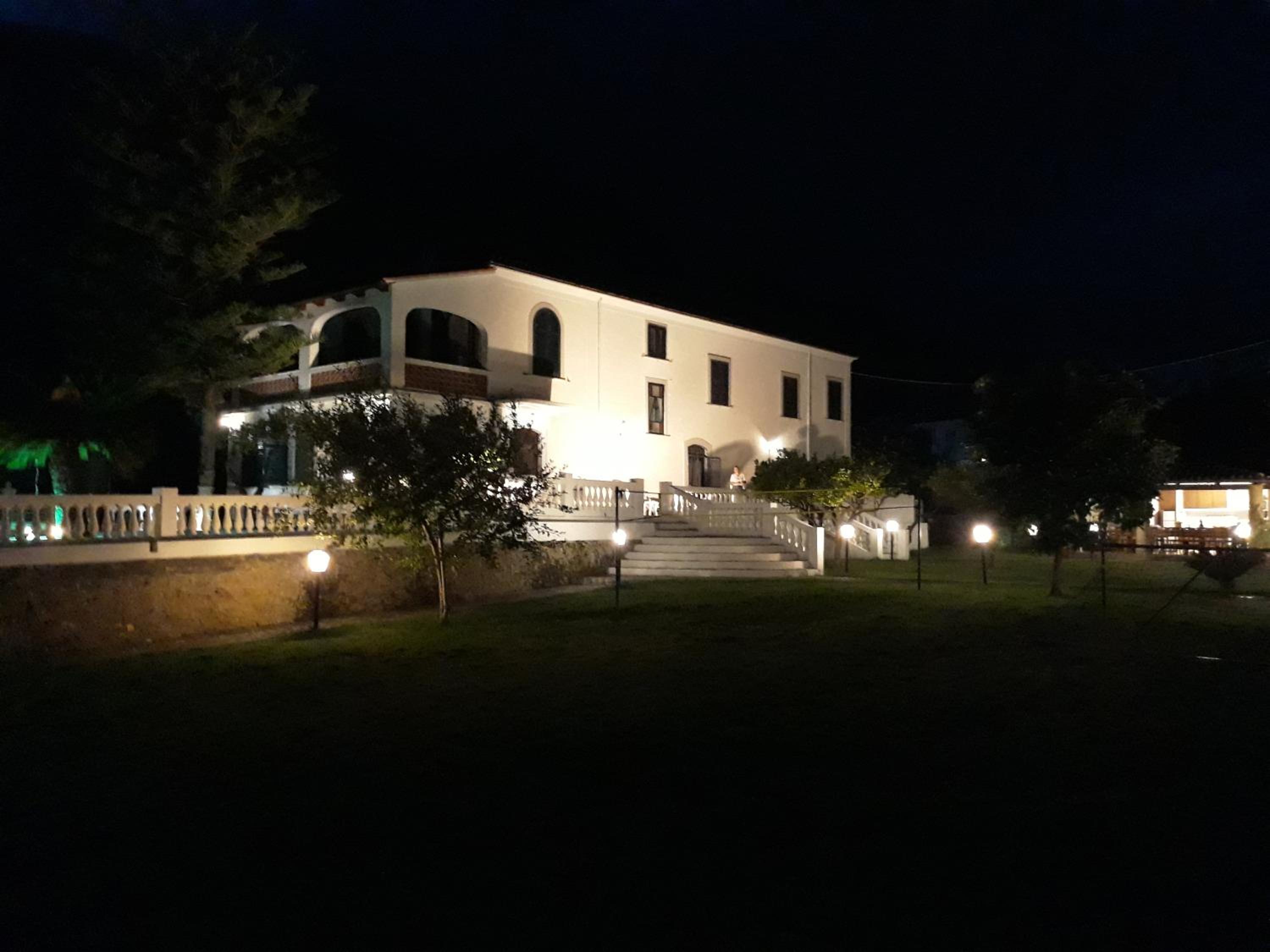 Photo 10
