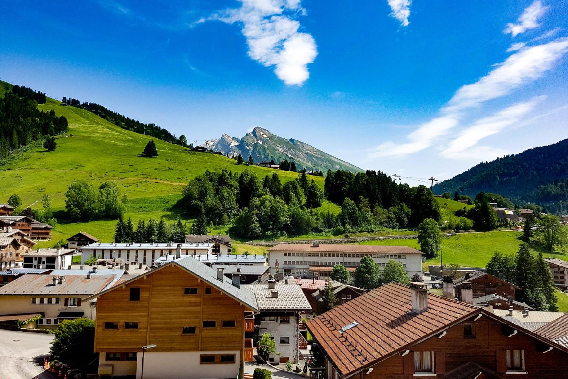 La Clusaz Vacations - Studio Panorama - Vue montagne et village, Centre la Clusaz - AravisTour - Property Image 2