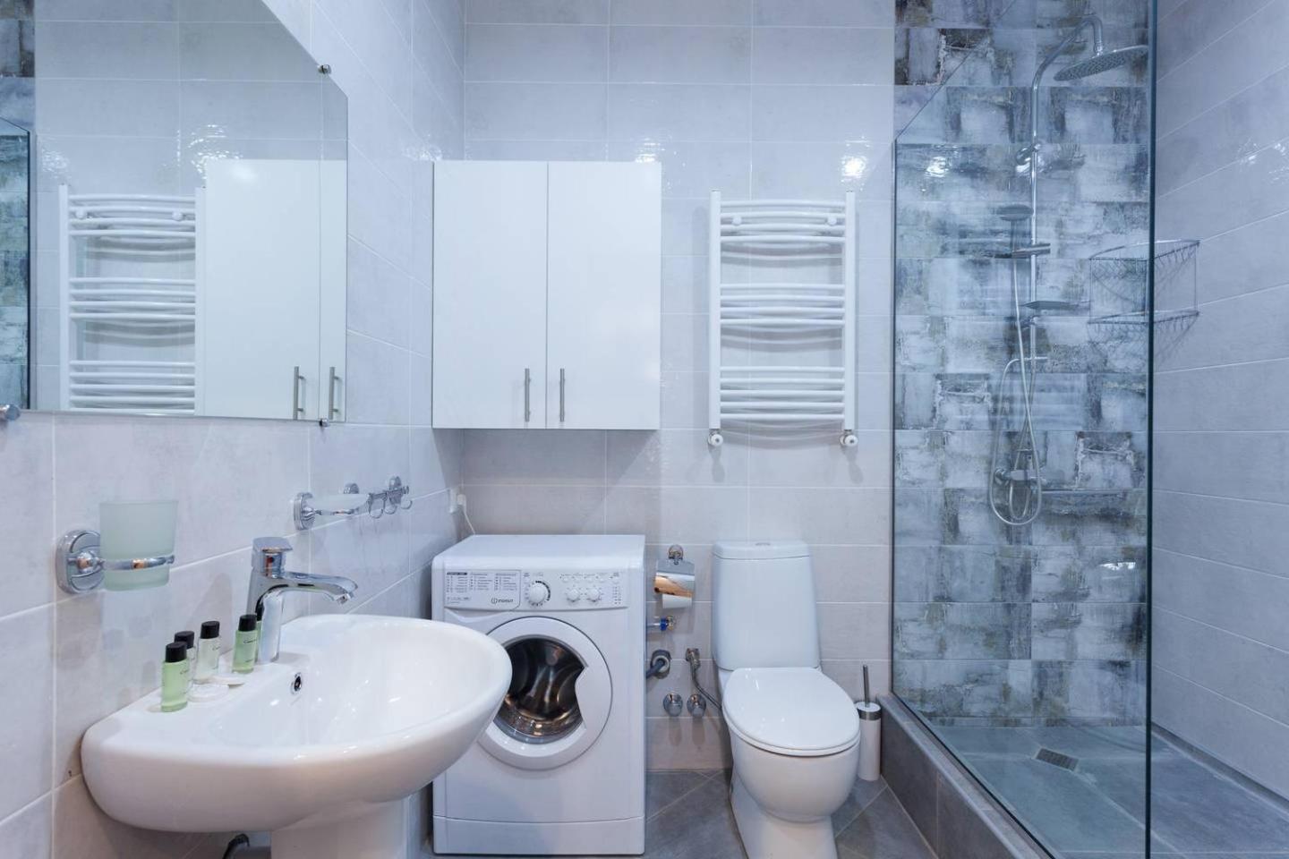 Wehost Apartment Near Liberty Square - by Wehost view 3