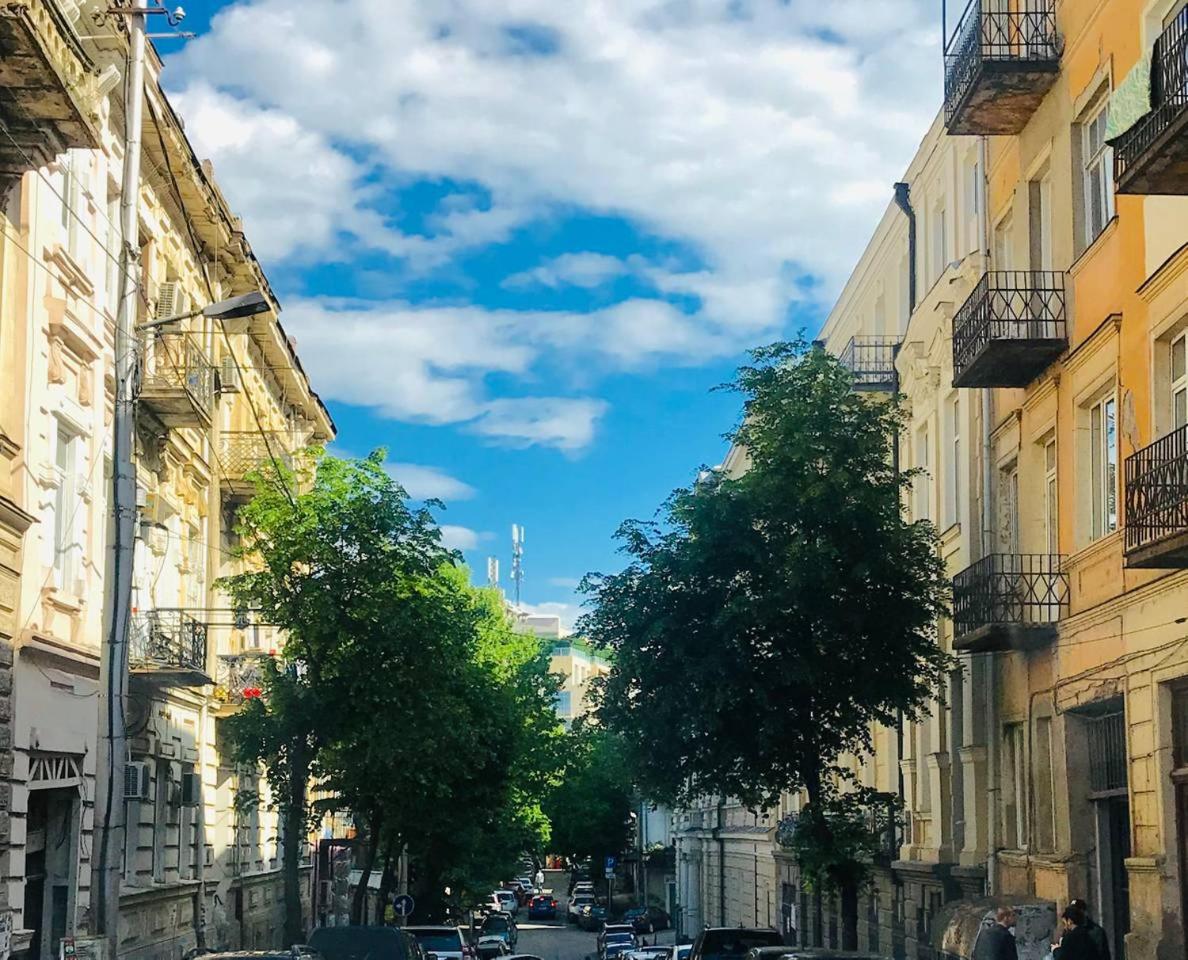 Central Tbilisi Apt Near Rustaveli Ave - By Wehost view 2