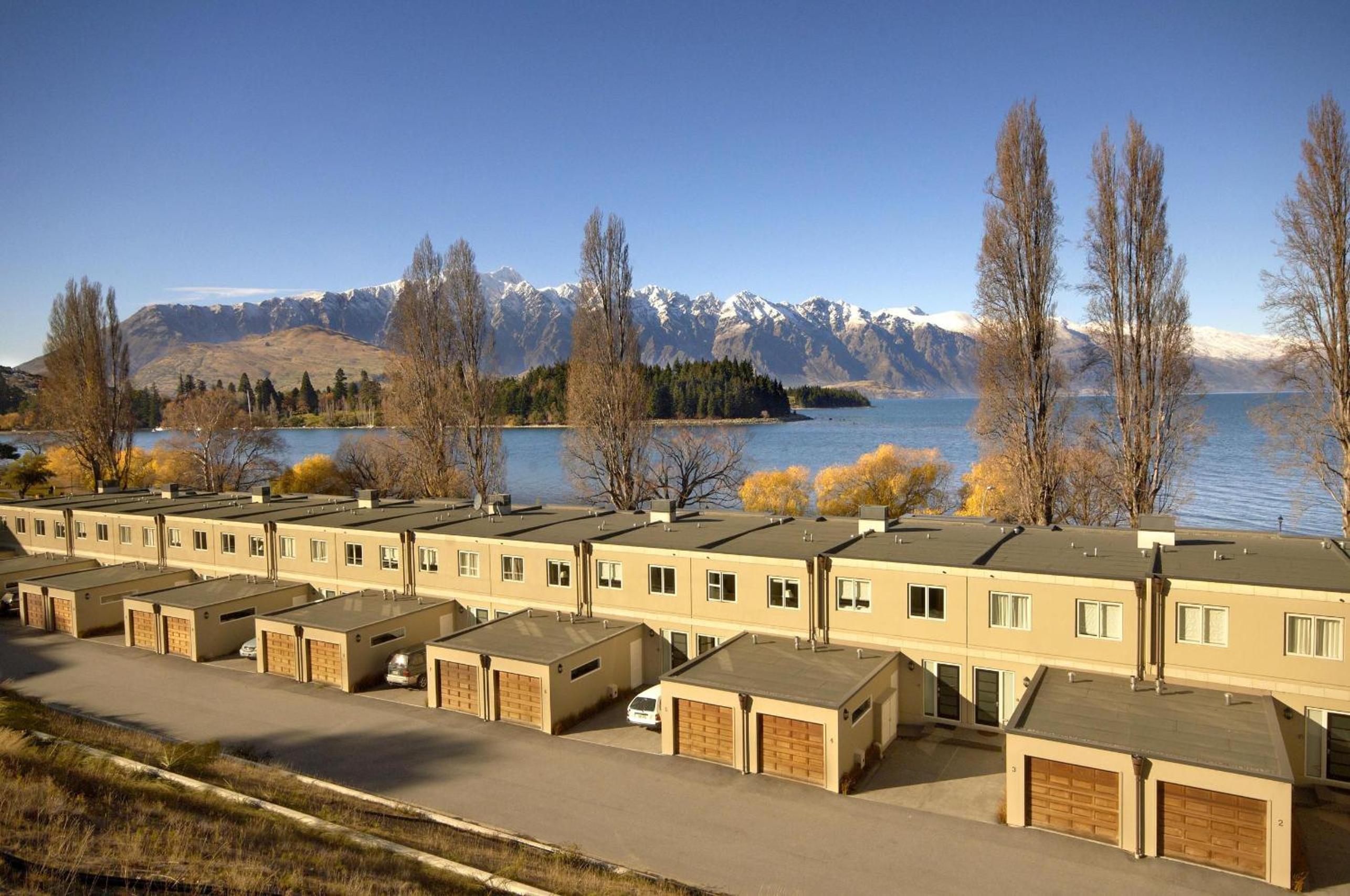 Esplanade Queenstown by Staysouth