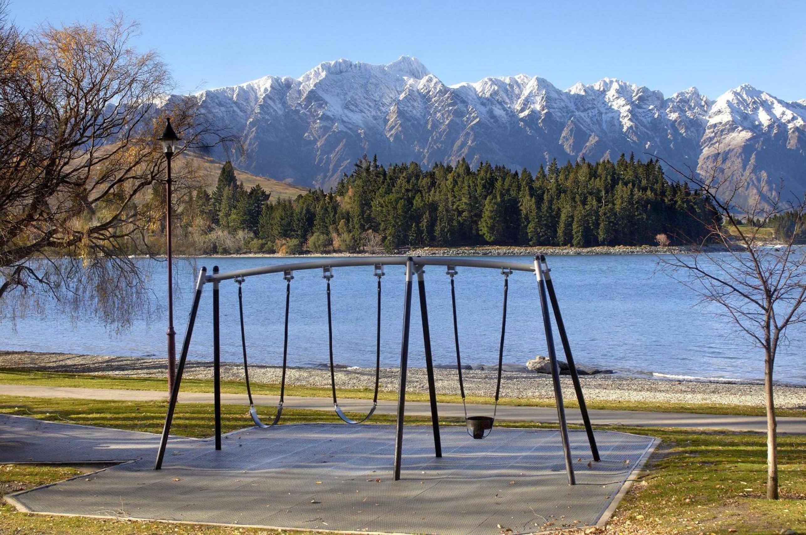 Esplanade Queenstown by Staysouth