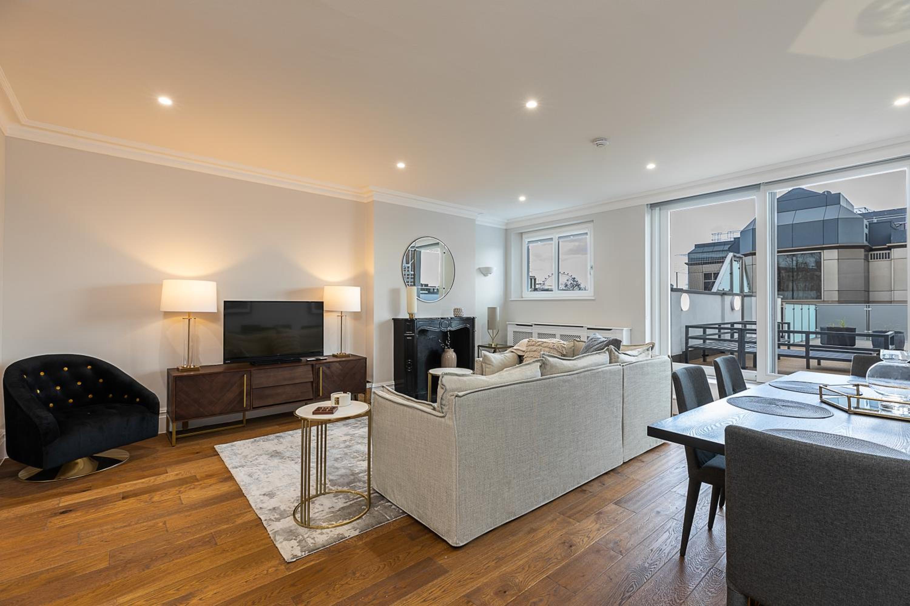 Astonishing flats near Mayfair & Piccadilly Circus