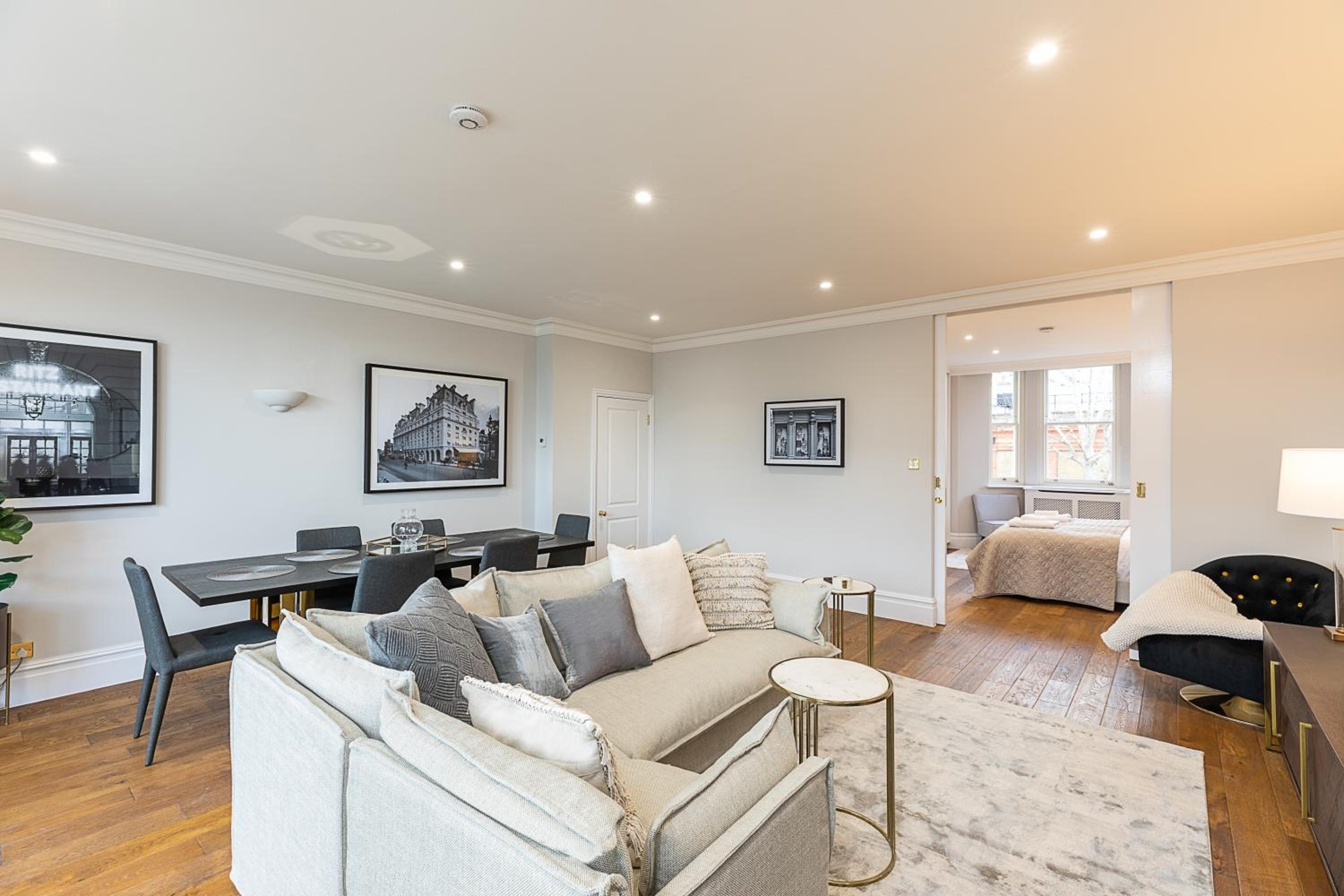 Astonishing flats near Mayfair & Piccadilly Circus