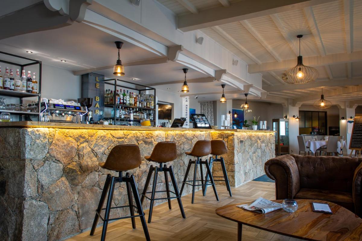 bar