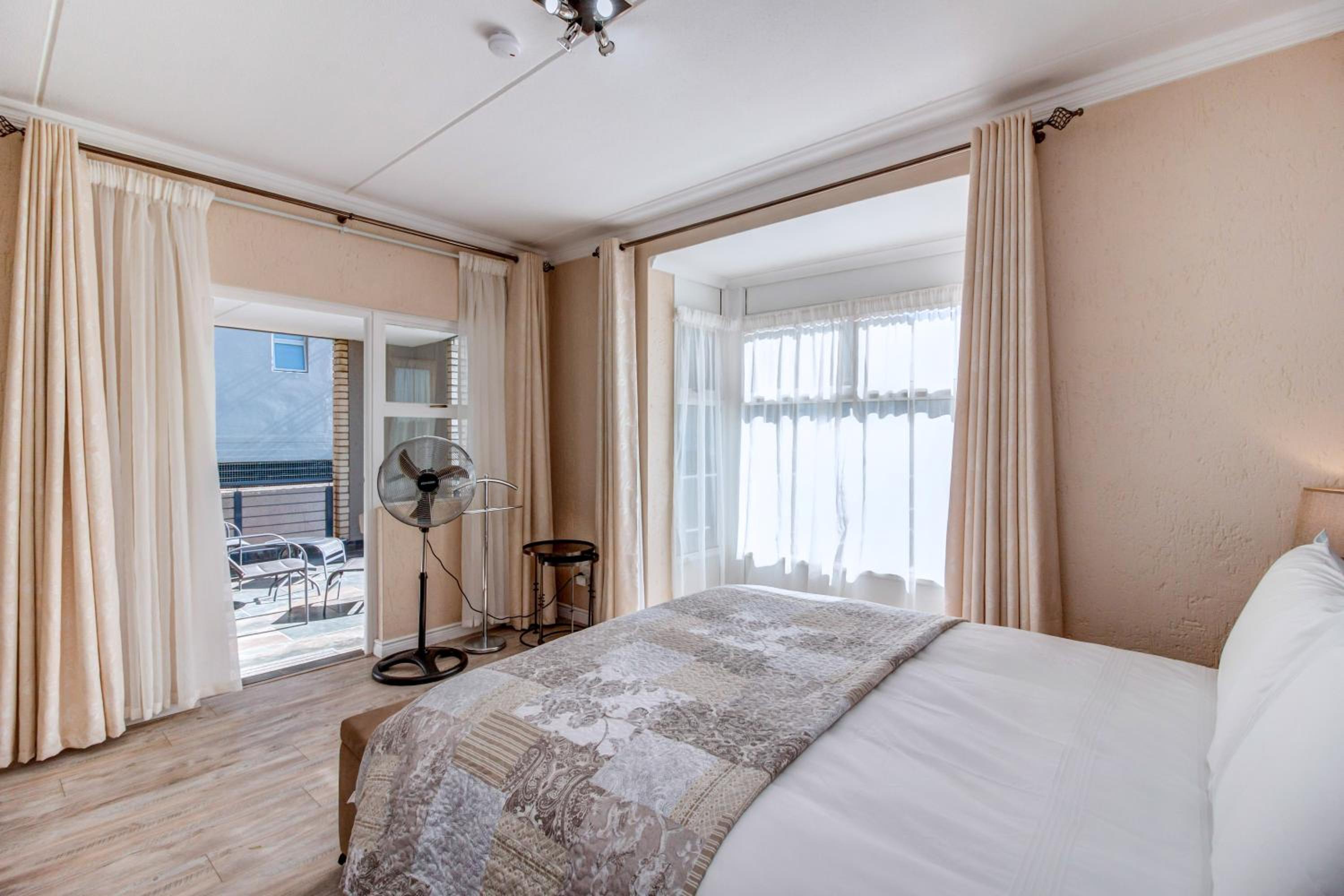 Upmarket Sandton apartment