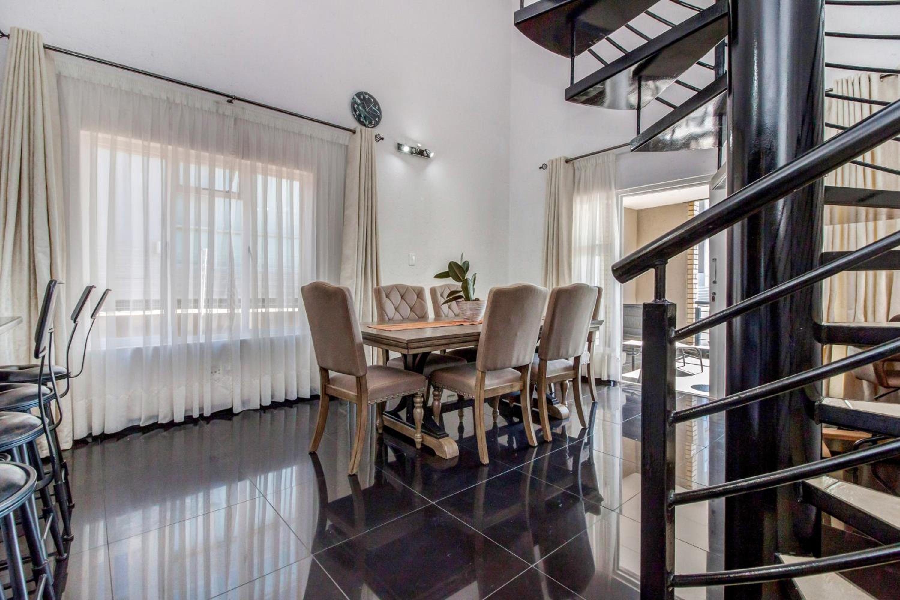 Upmarket Sandton apartment