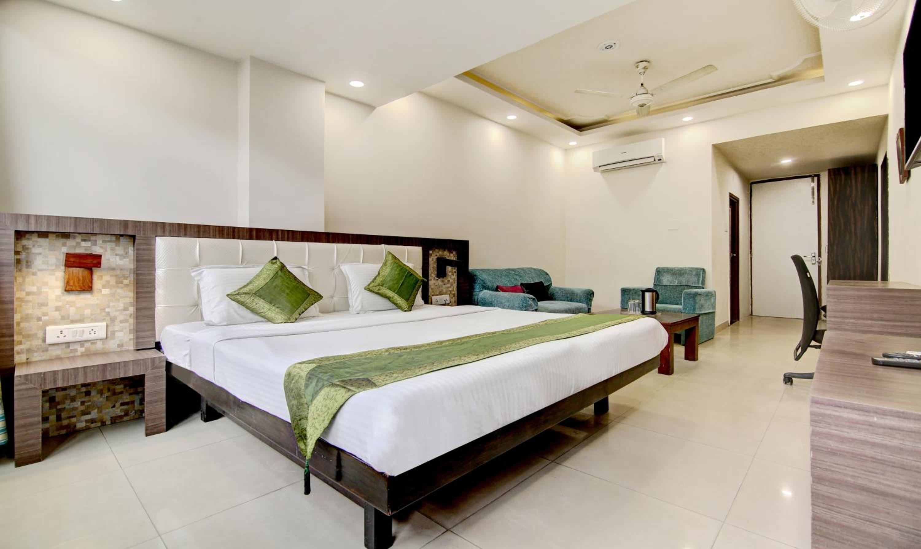 Itsy Hotels Solitaire view 4
