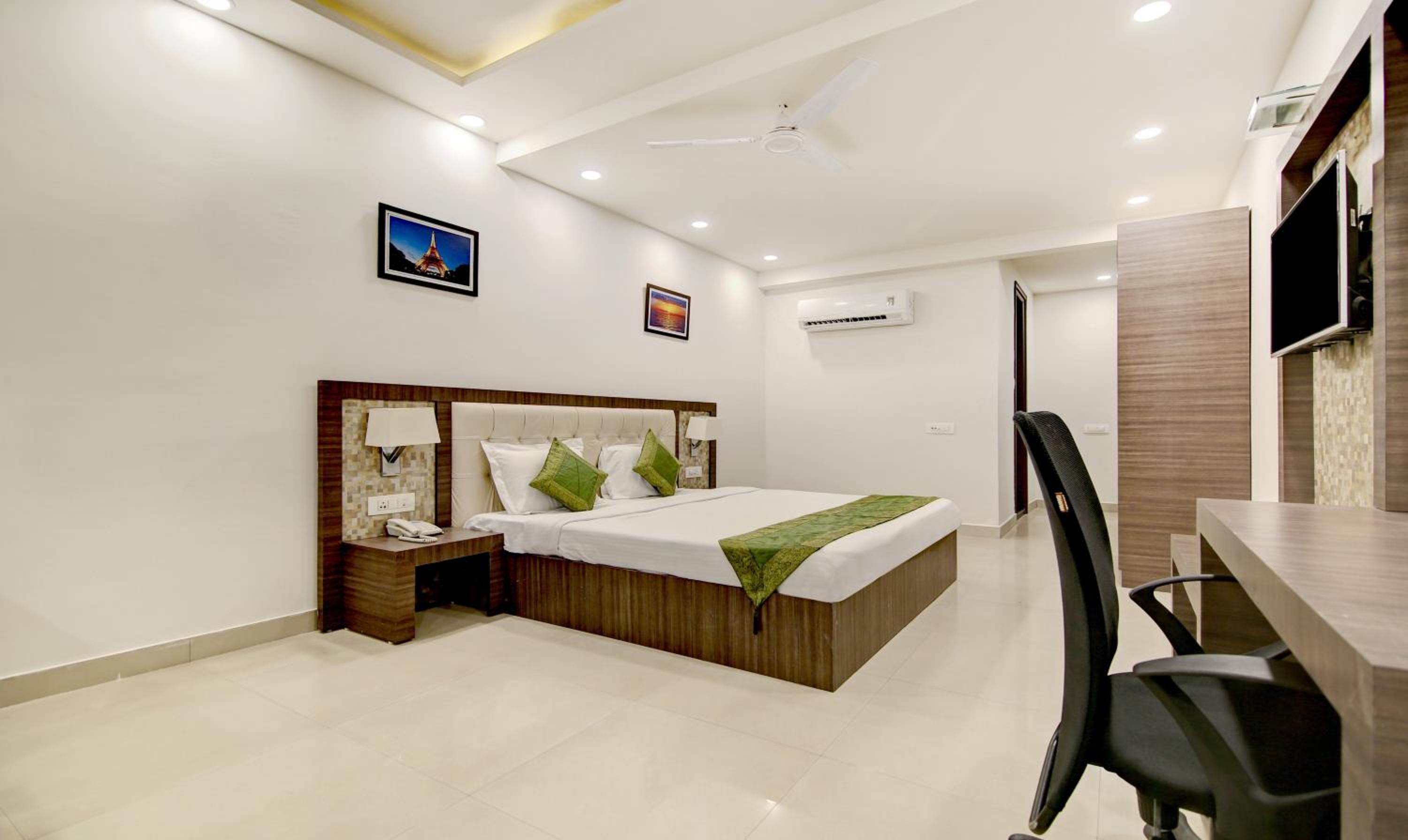 Itsy Hotels Solitaire view 5