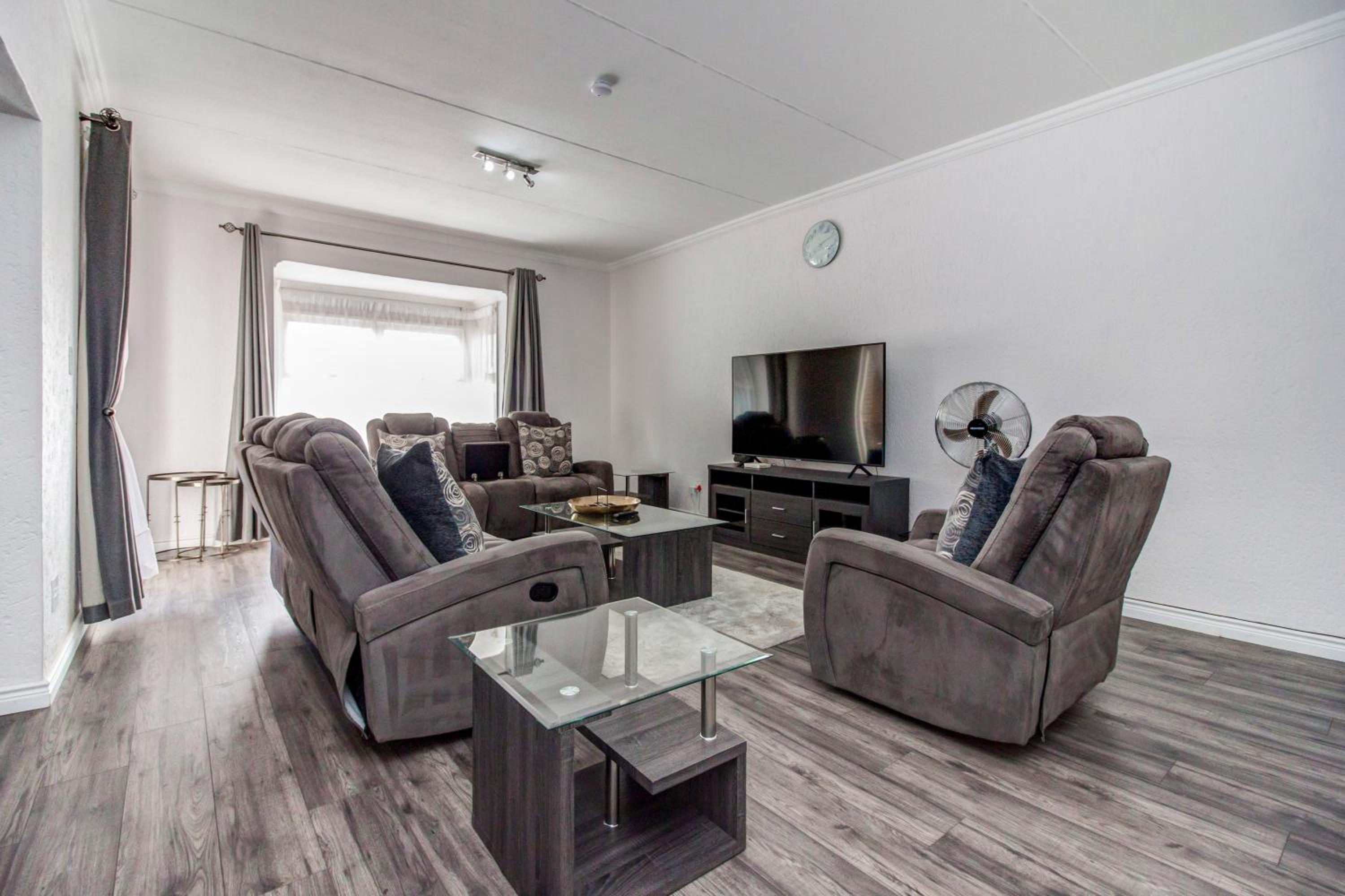 Upmarket Sandton apartment