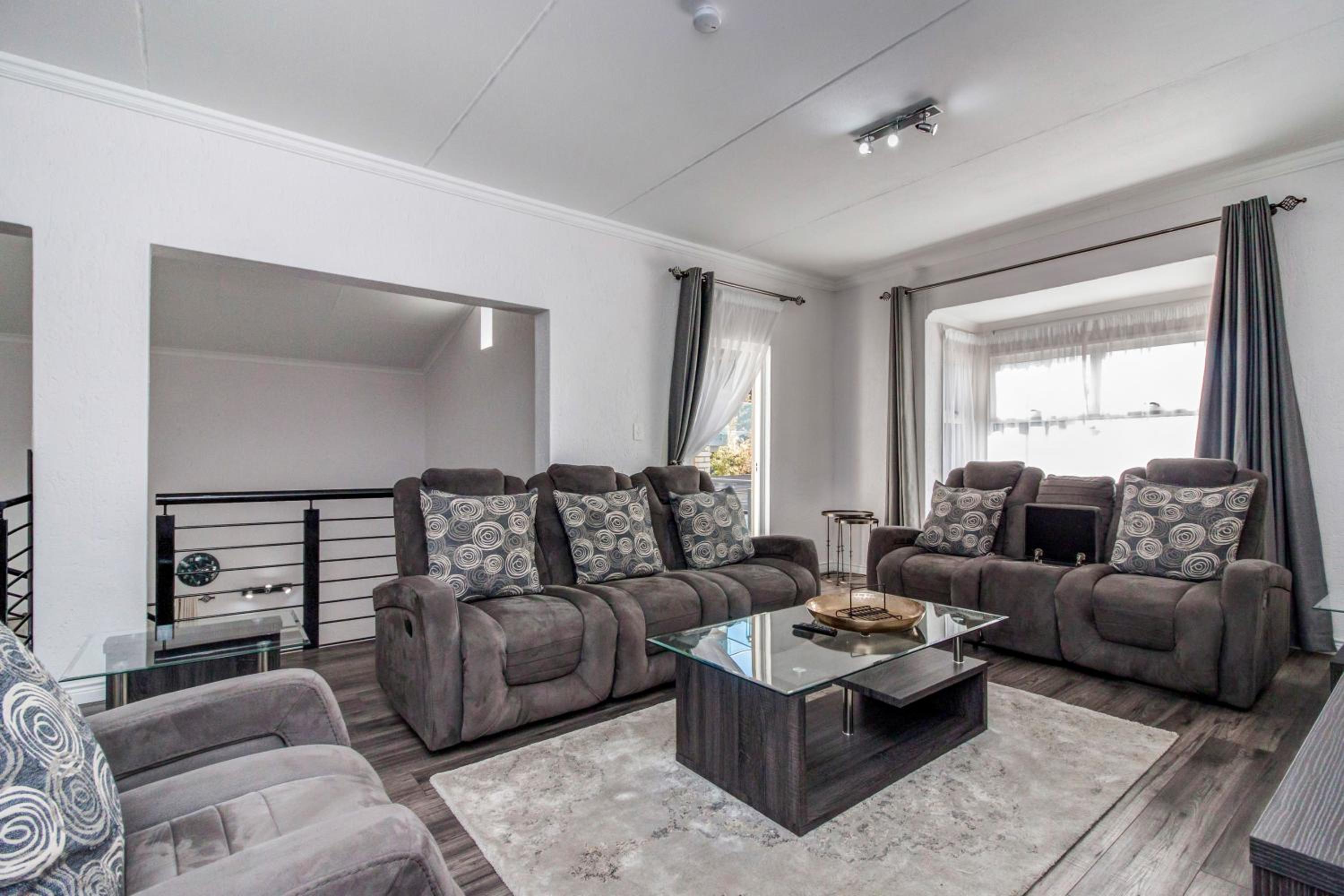 Upmarket Sandton apartment
