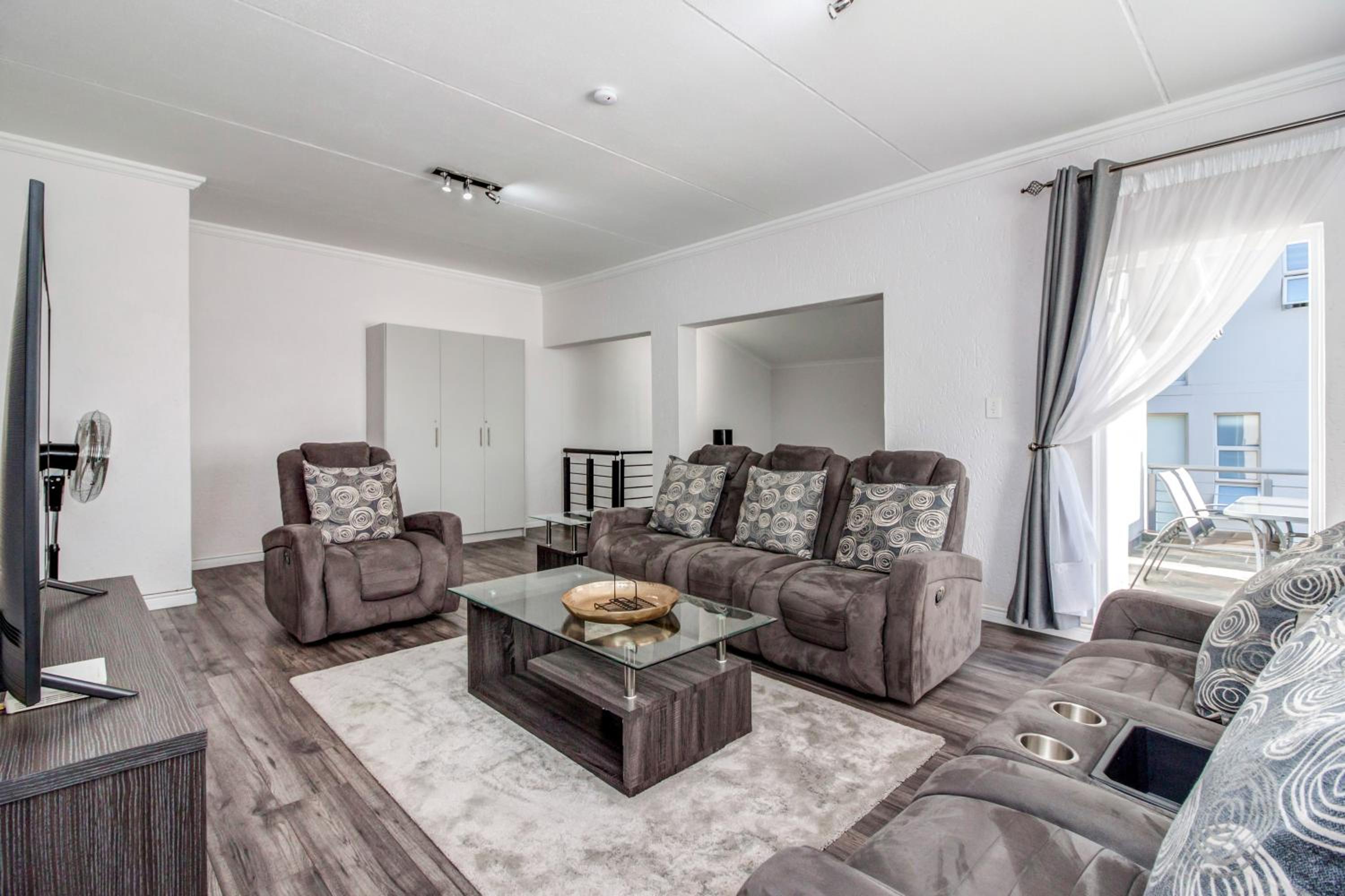 Upmarket Sandton apartment