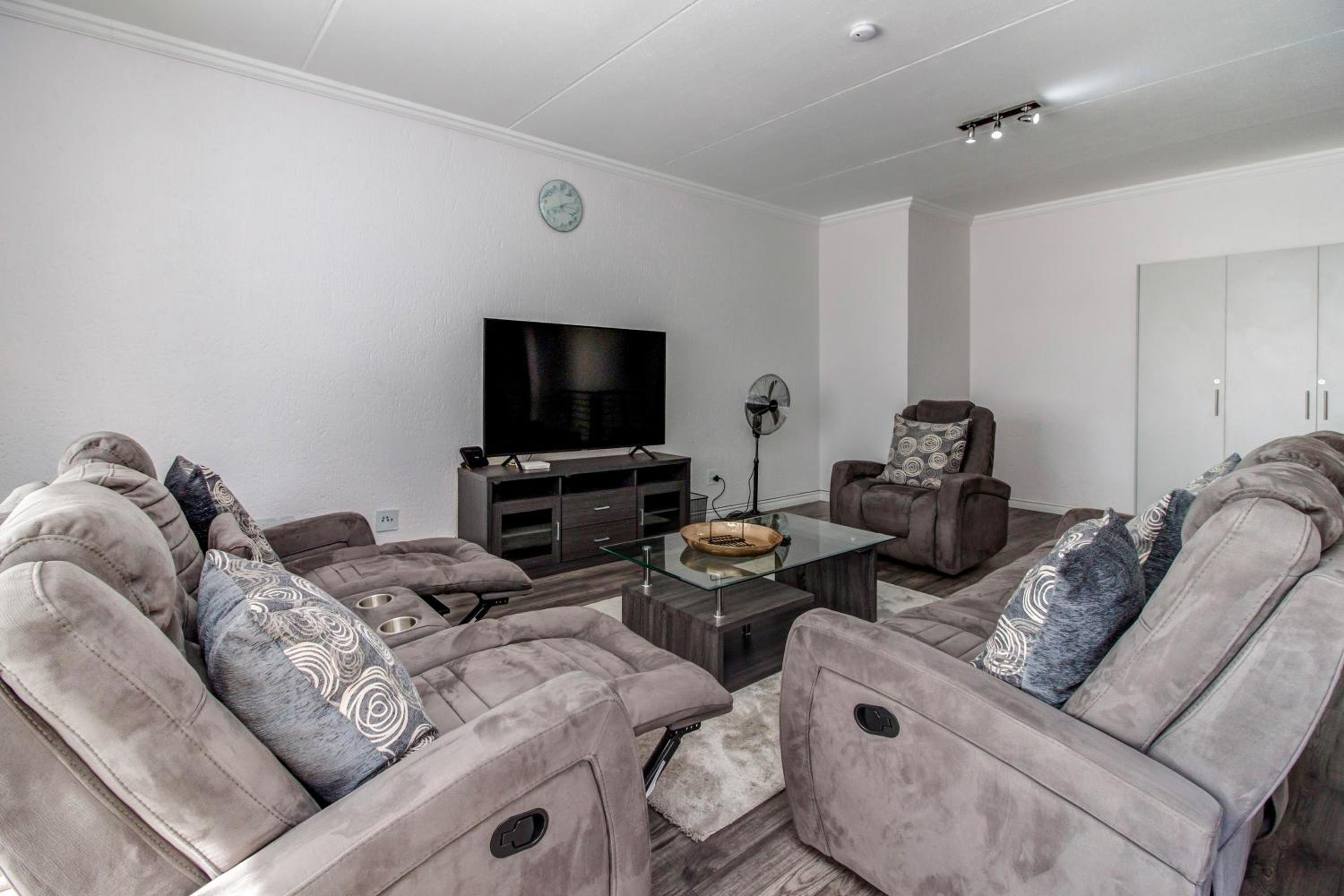 Upmarket Sandton apartment