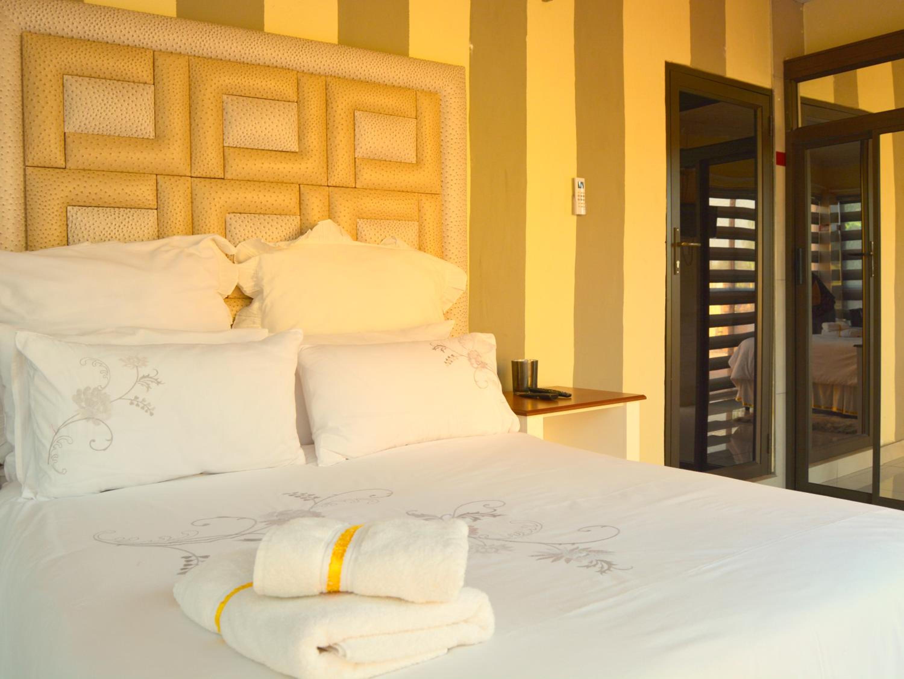 SelaMod Village Guest House