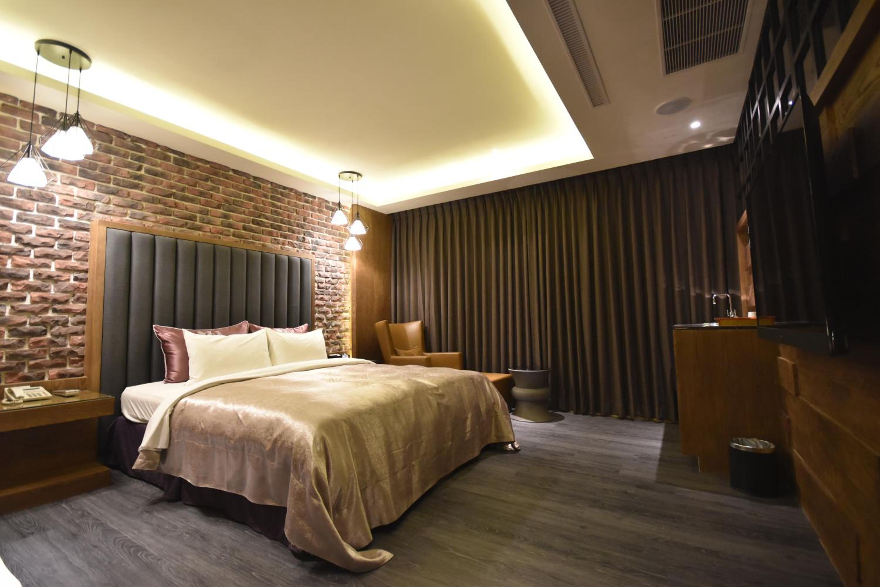 Song Xia Motel