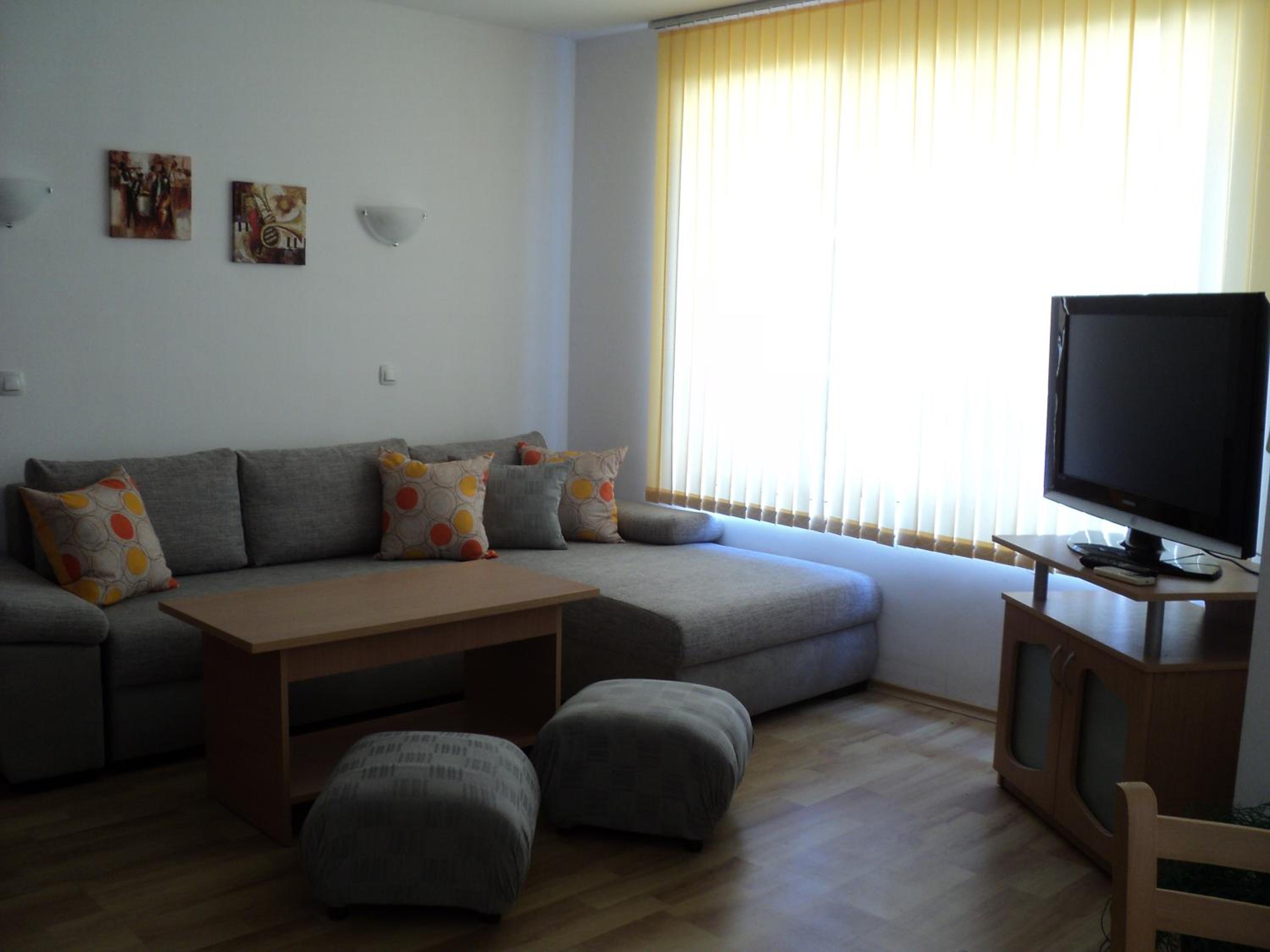 Meni Apartments and Guest Rooms