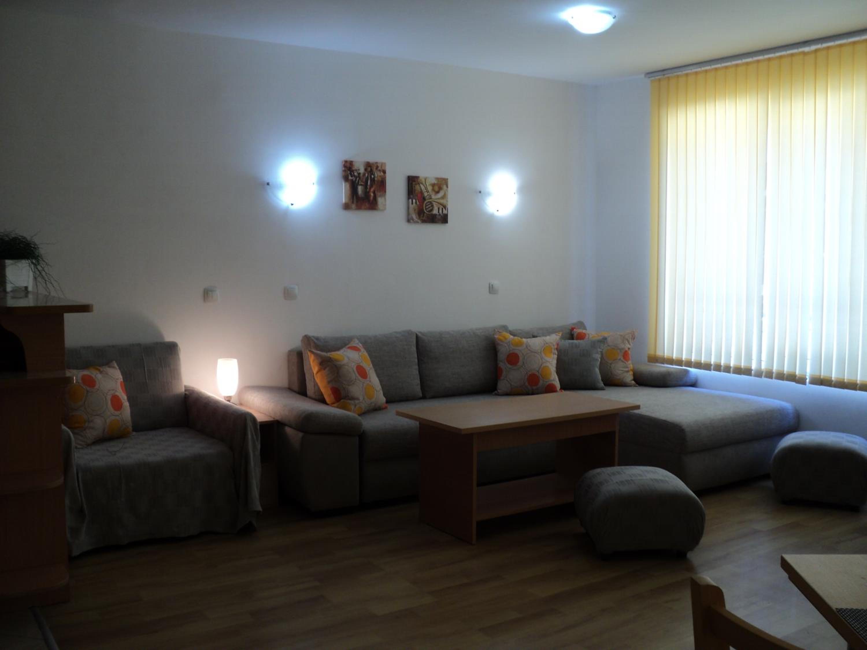 Meni Apartments and Guest Rooms