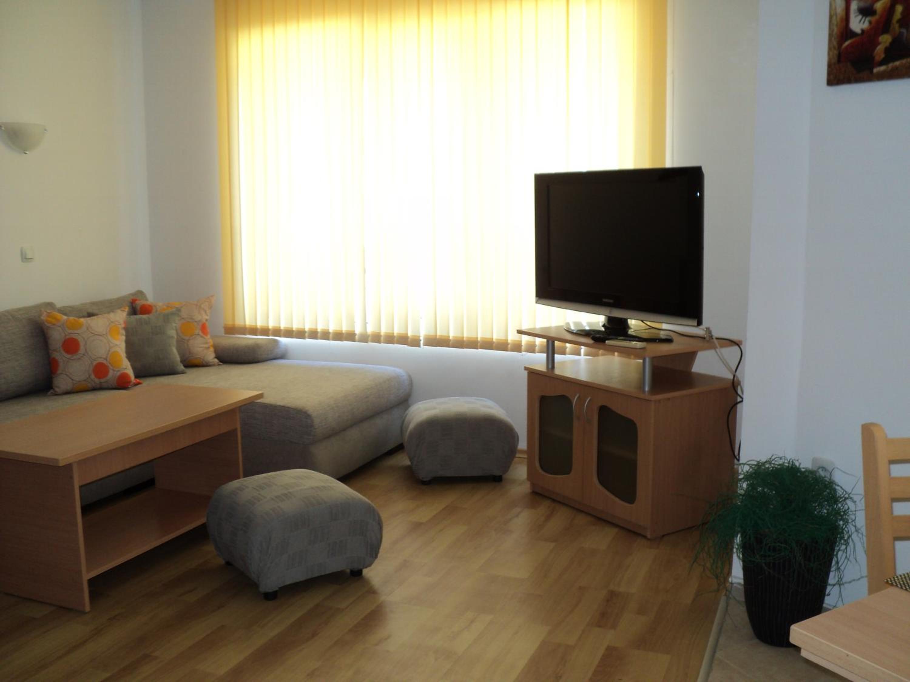 Meni Apartments and Guest Rooms