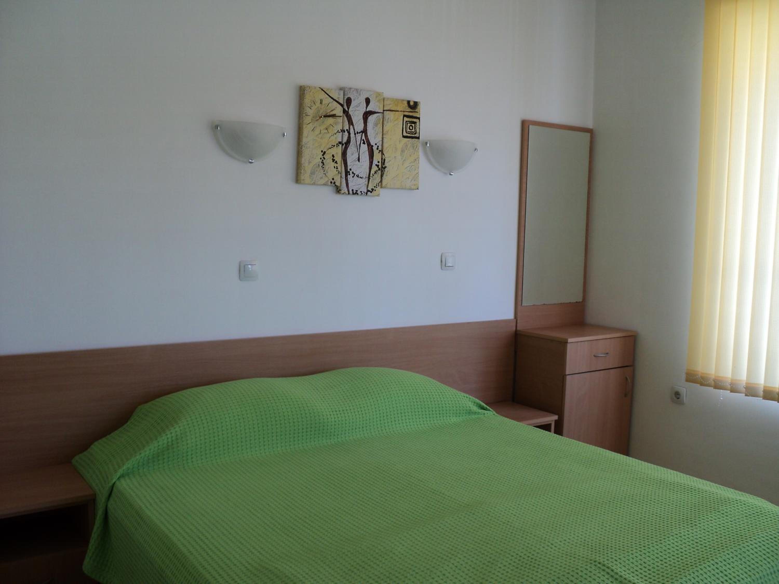 Meni Apartments and Guest Rooms