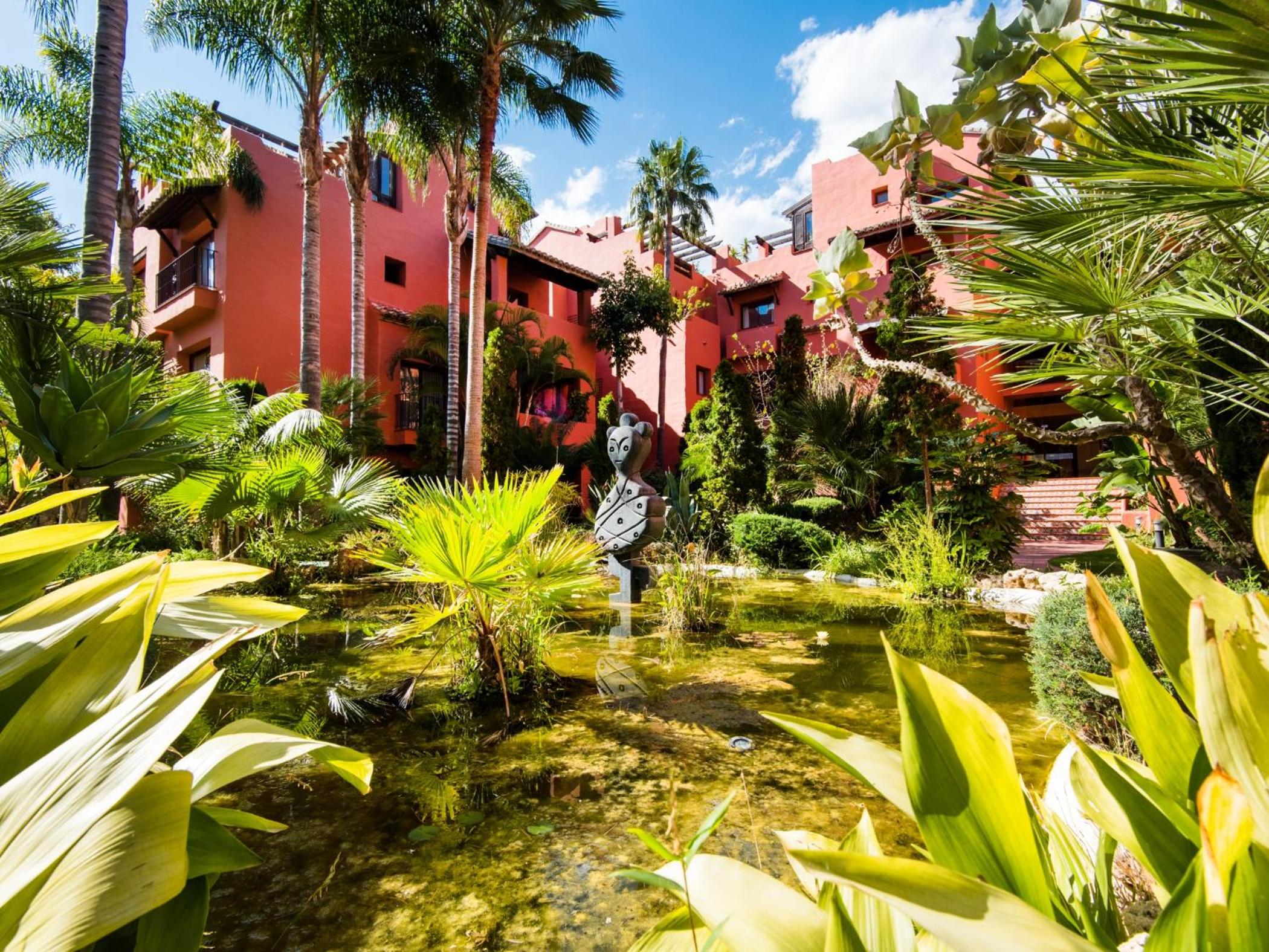 Rentandhomes marbella luxury beach