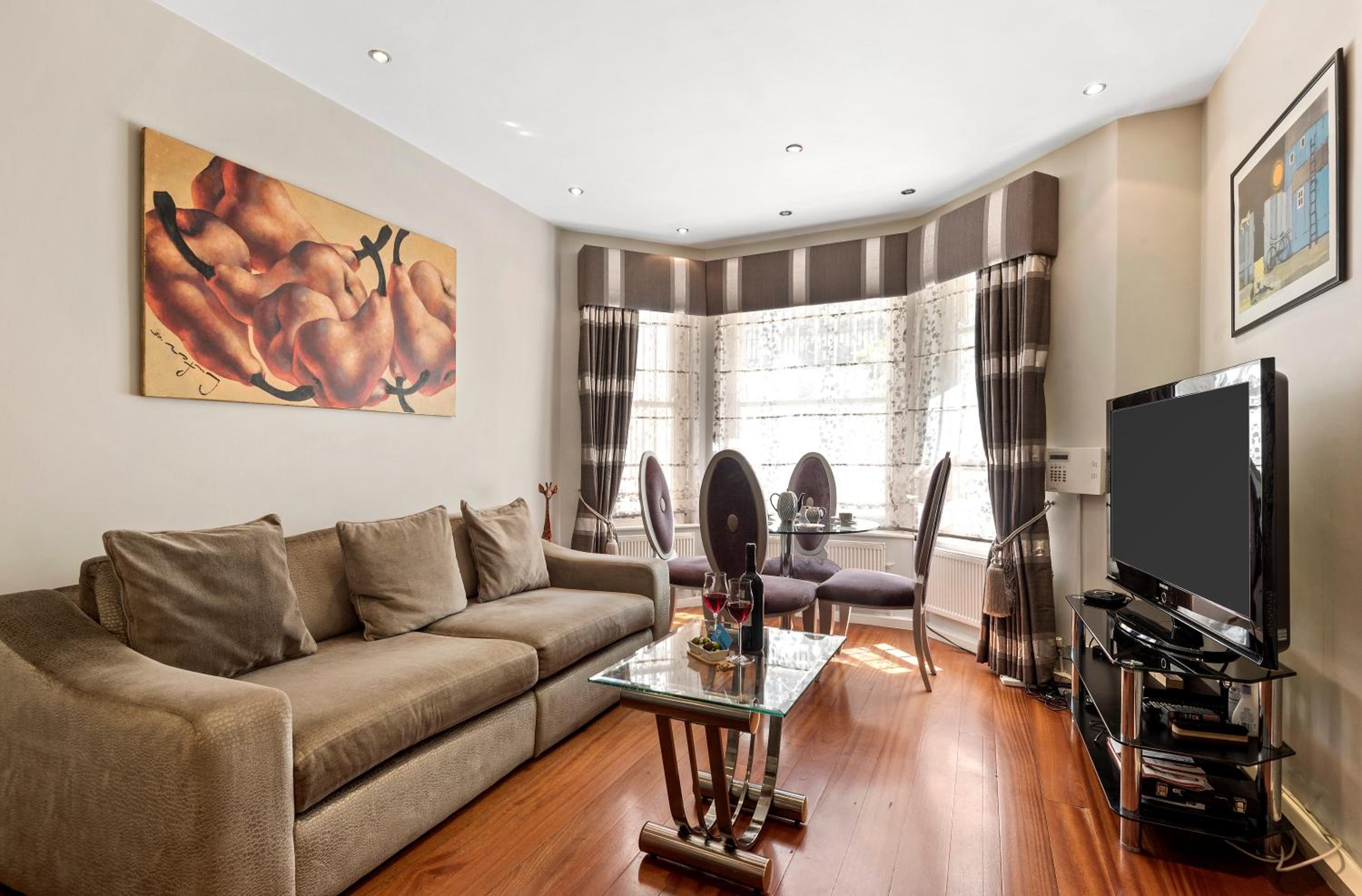 Bright Earl’s Court Apartment- SVA