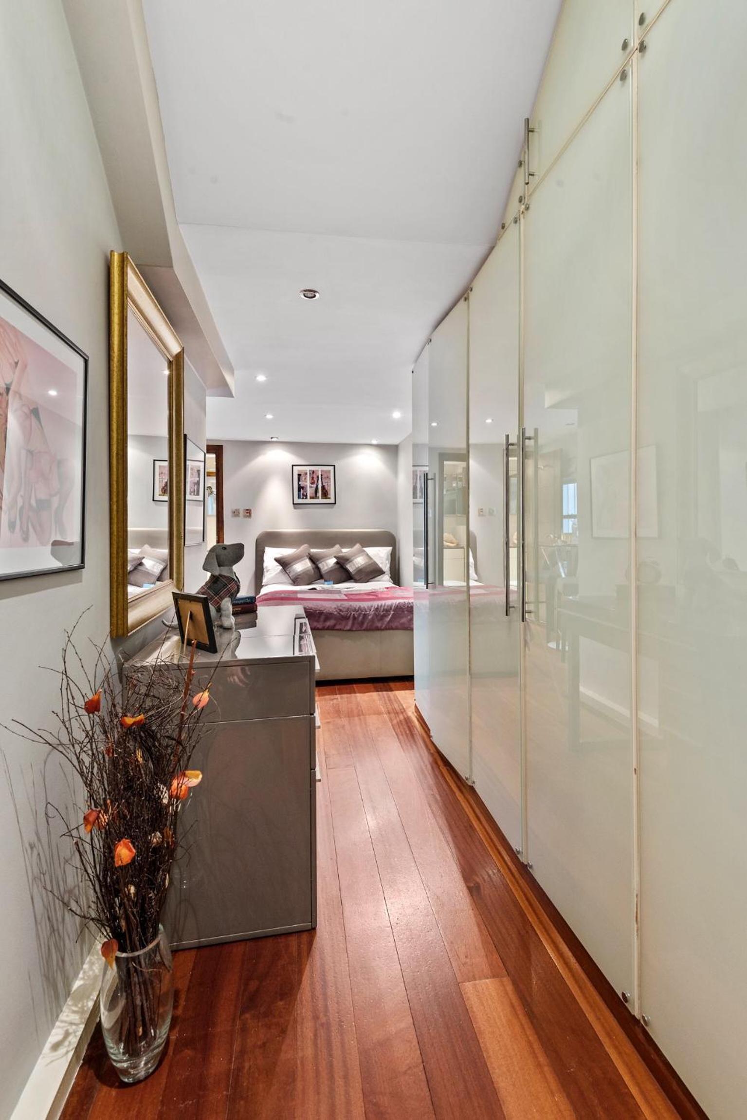 Bright Earl’s Court Apartment- SVA