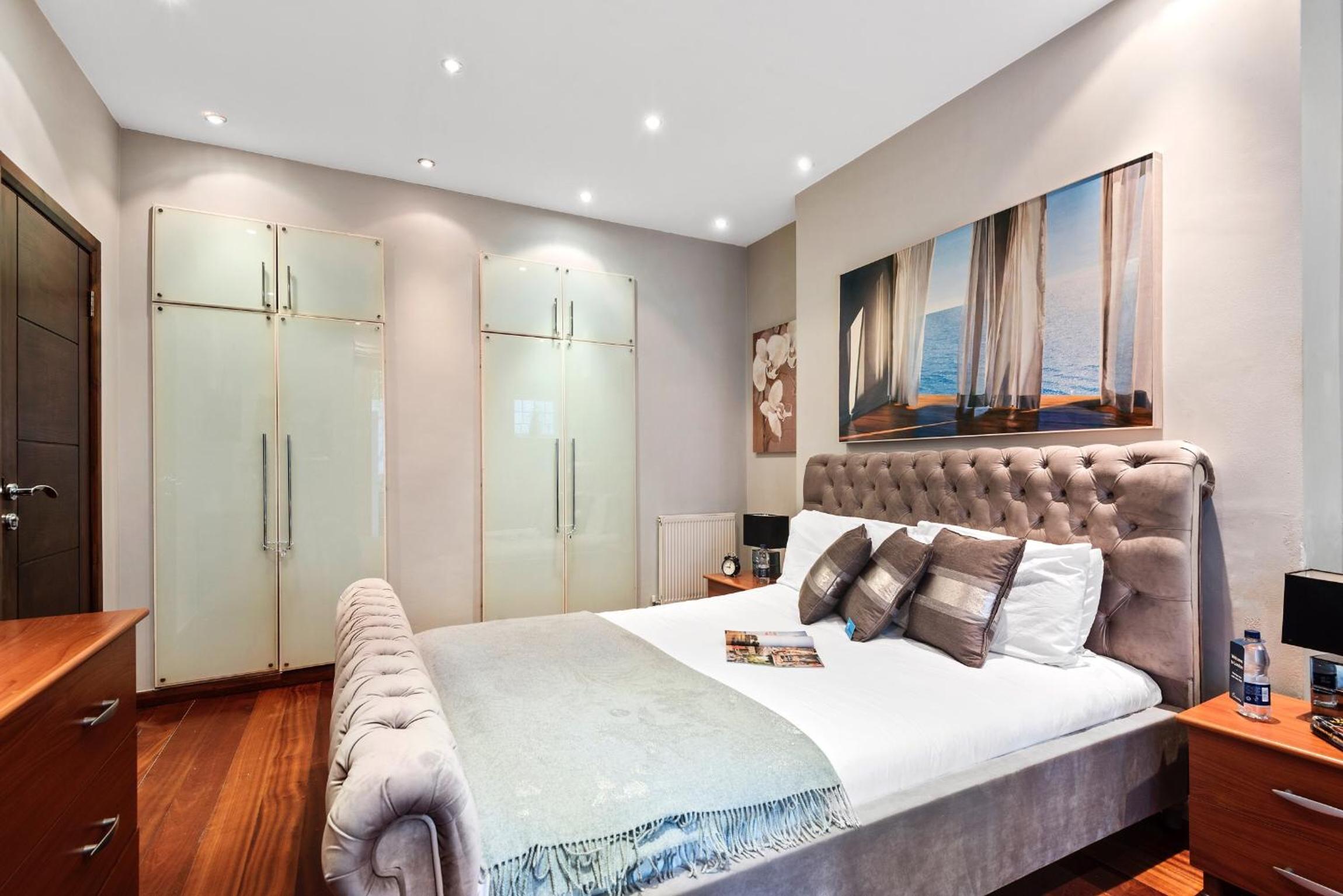 Bright Earl’s Court Apartment- SVA