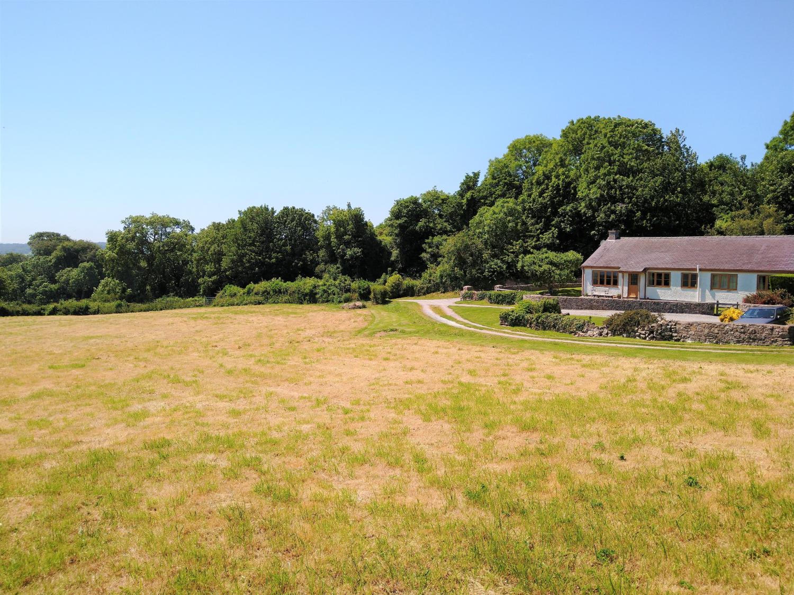 Llinos Cottage view 2