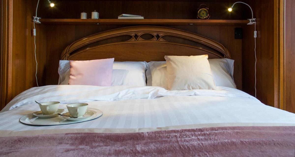 ALTIDO Beautiful 1 Bed Apt with Terrace and Parking view 2