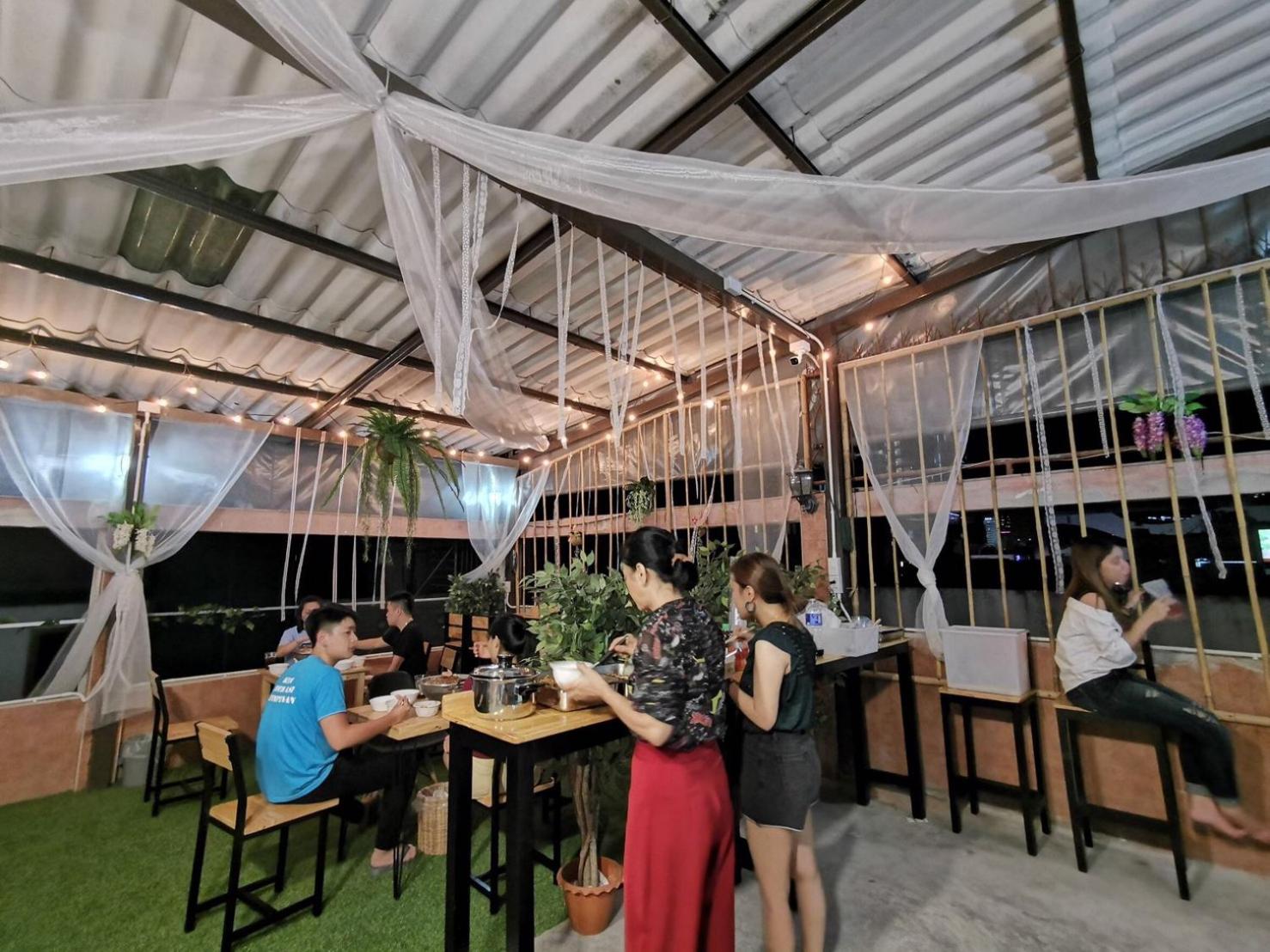 White House Hostel