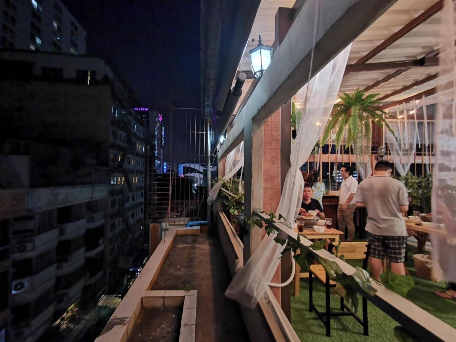 White House Hostel
