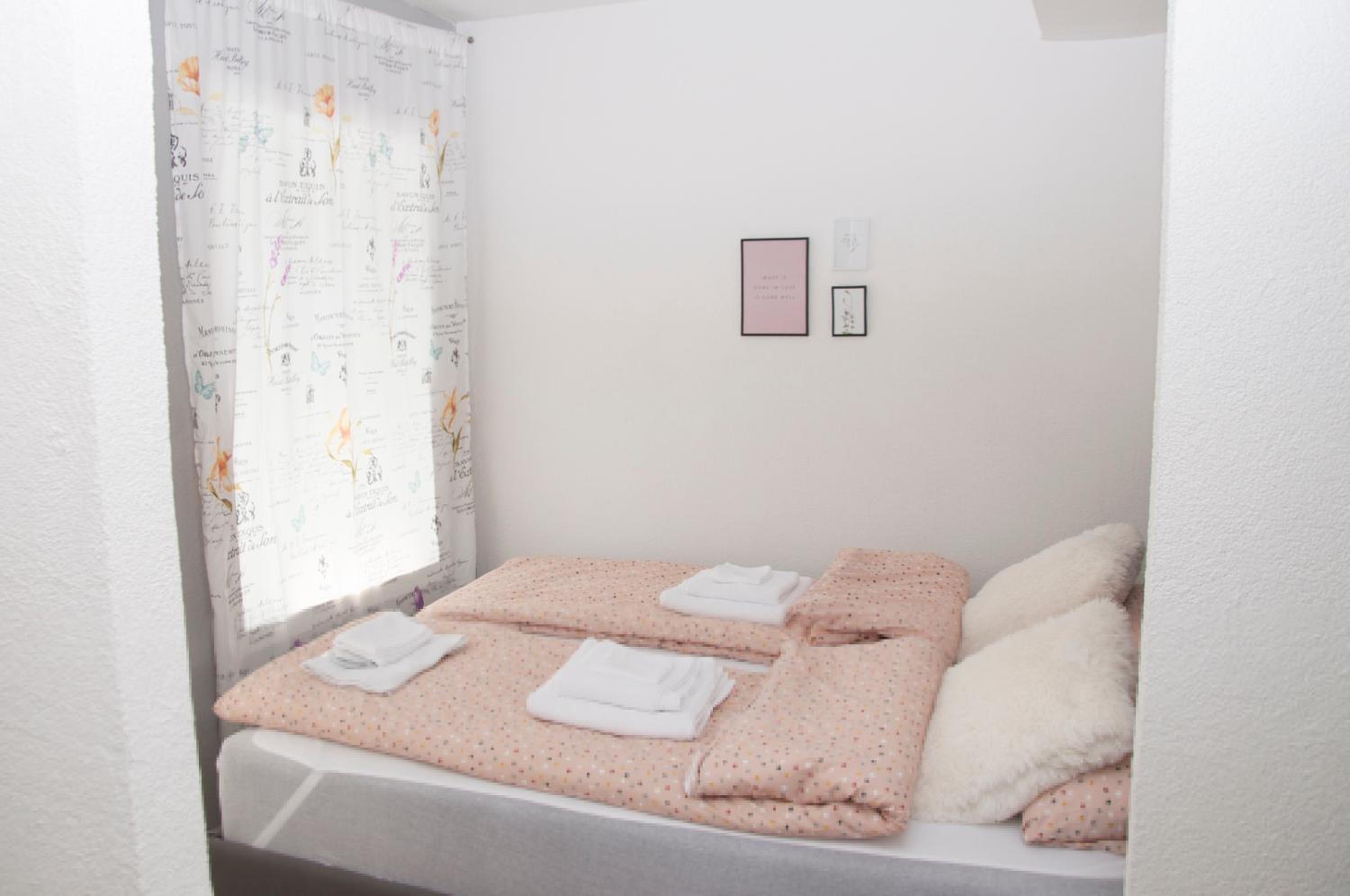Bistrik Rose Apartment view 3