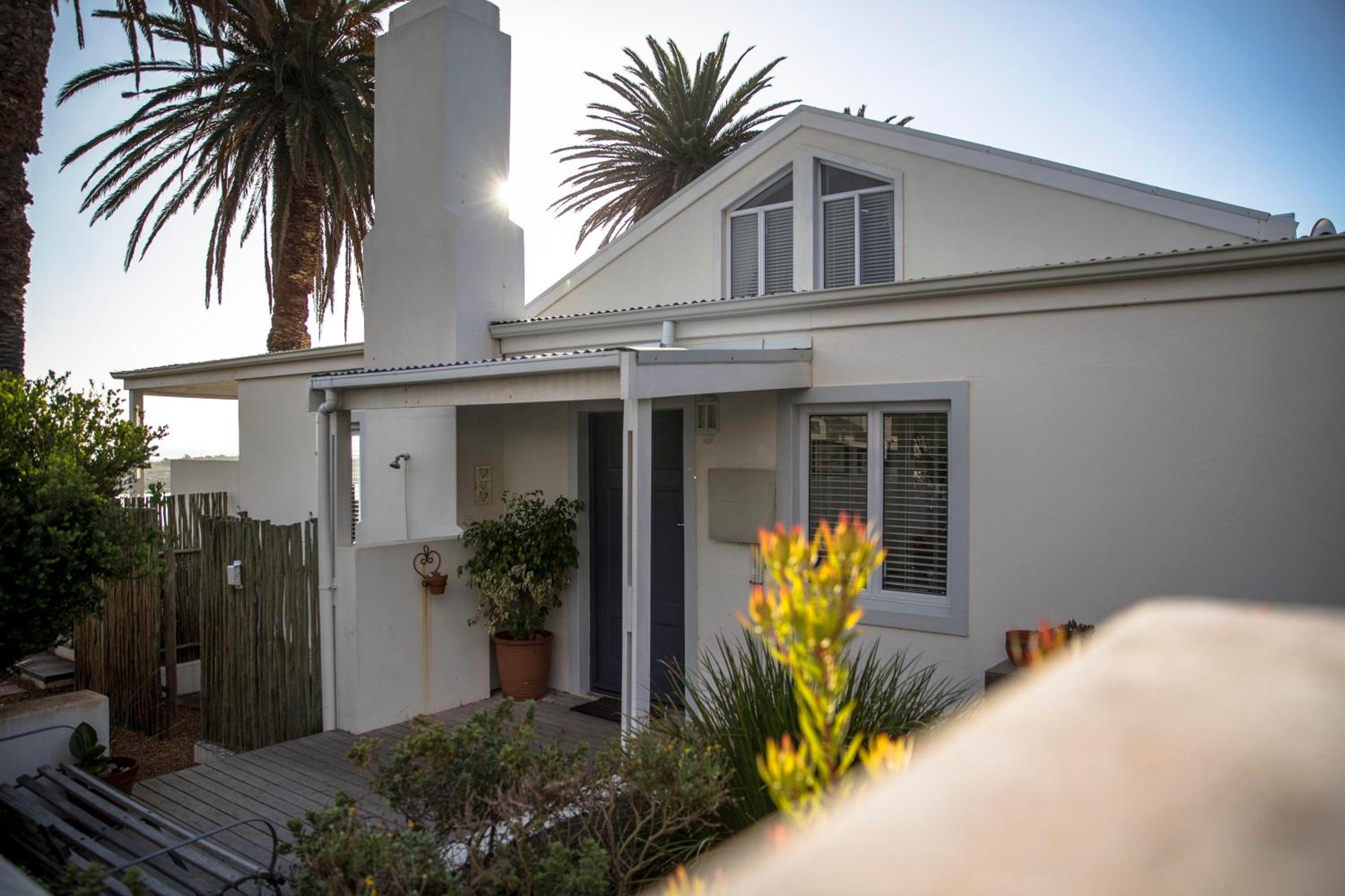 Palm Villa Cottage view 4