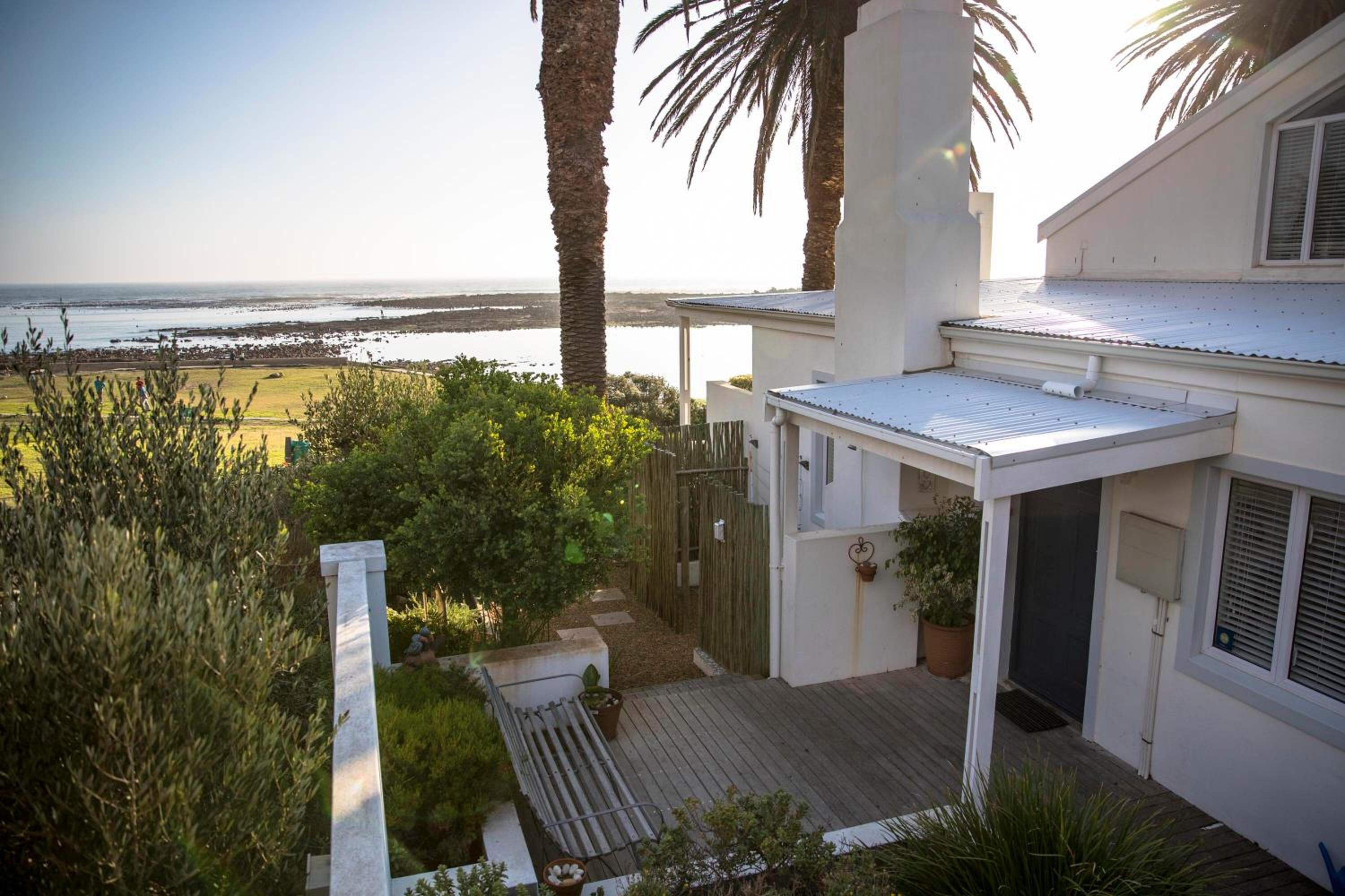 Palm Villa Cottage view 2