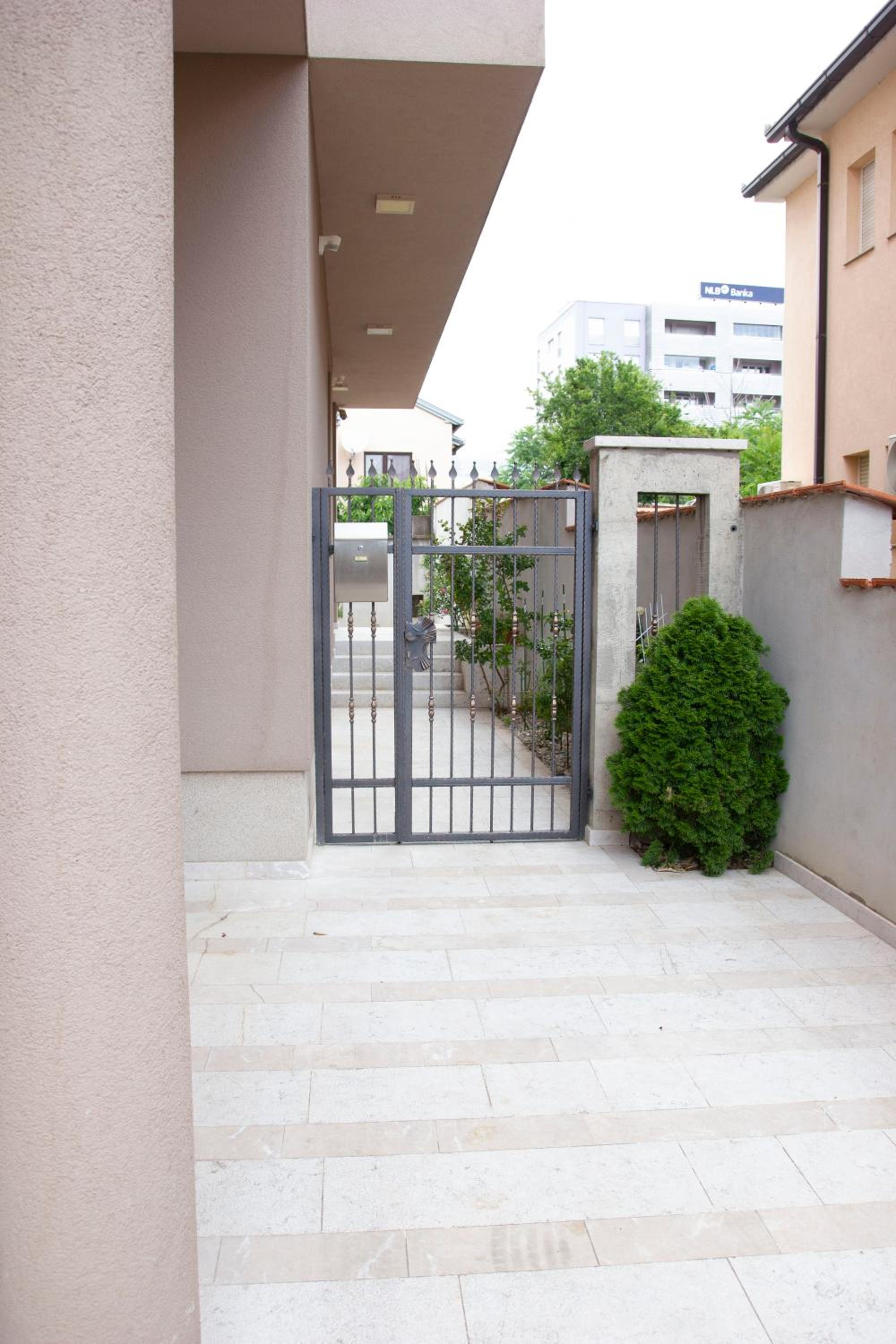 Photo 48