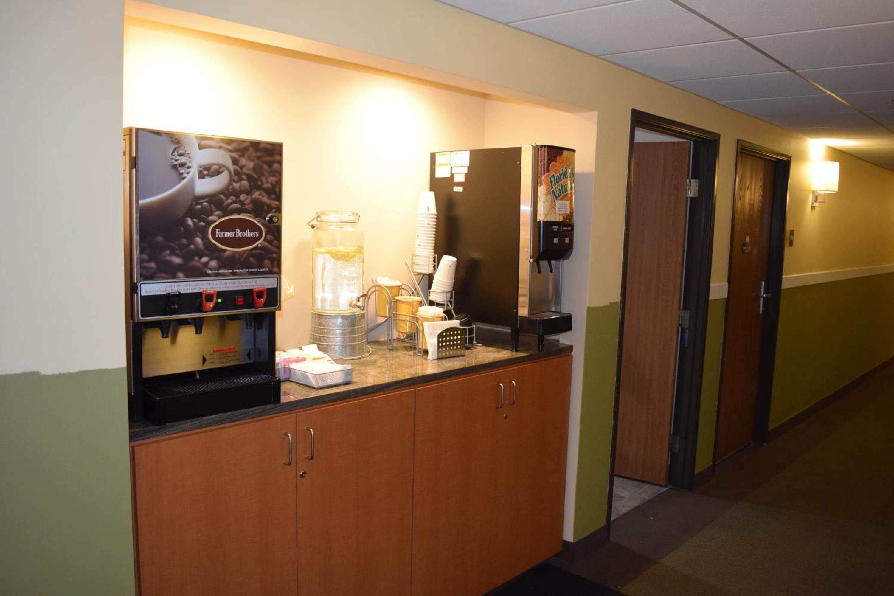 Cadillac Vacations - Days Inn by Wyndham Cadillac - Property Image 5