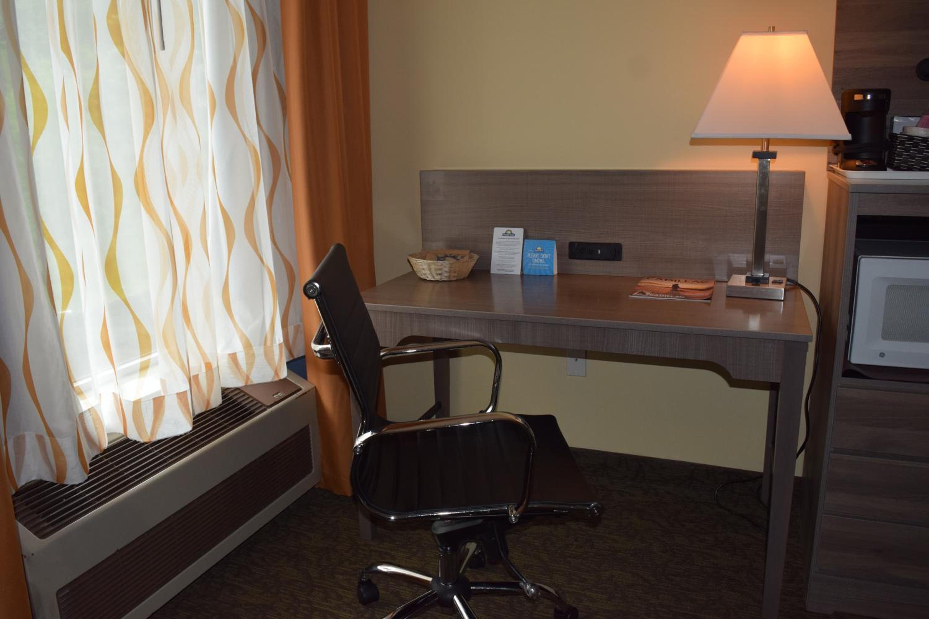 Cadillac Vacations - Days Inn by Wyndham Cadillac - Property Image 40