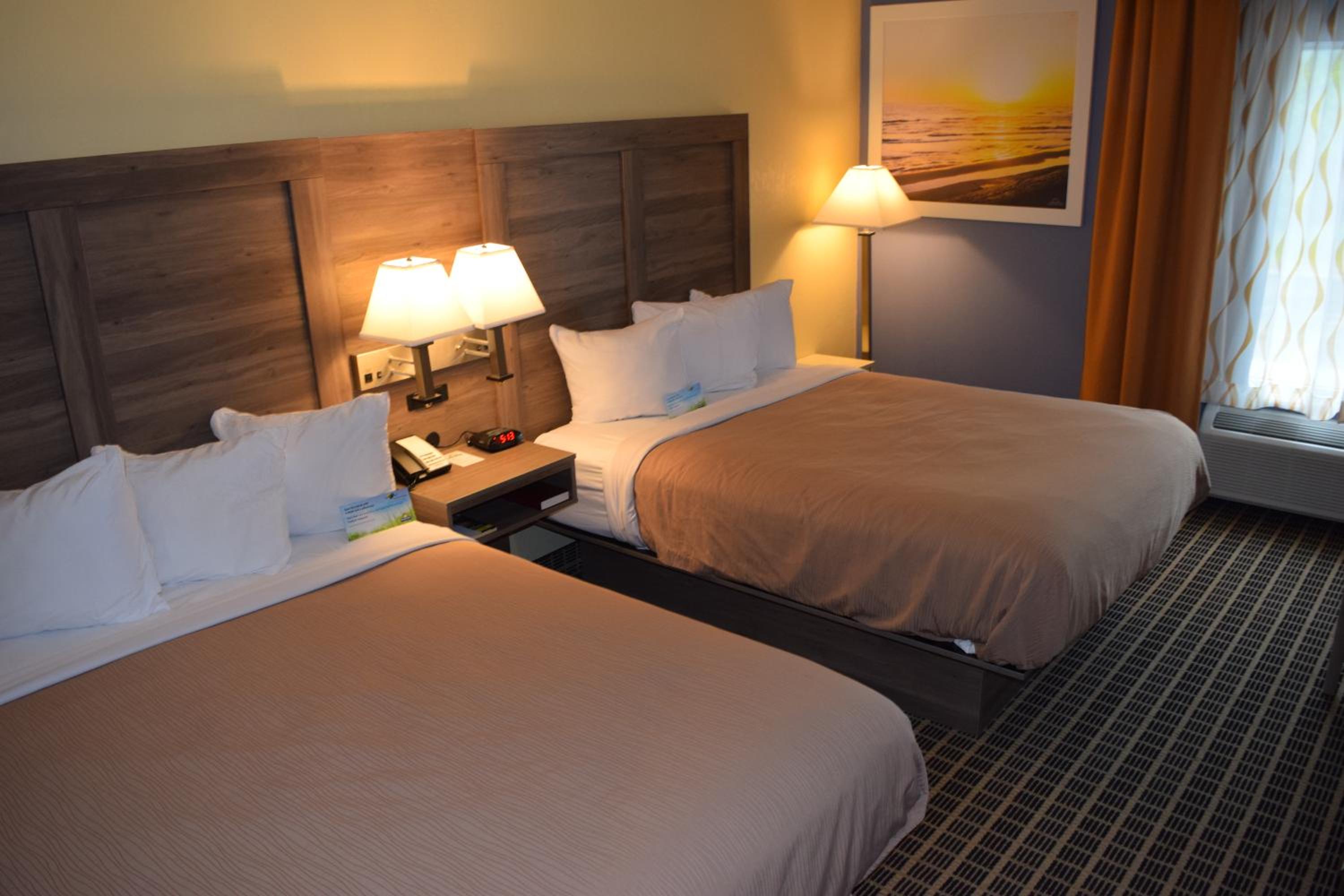 Cadillac Vacations - Days Inn by Wyndham Cadillac - Property Image 9